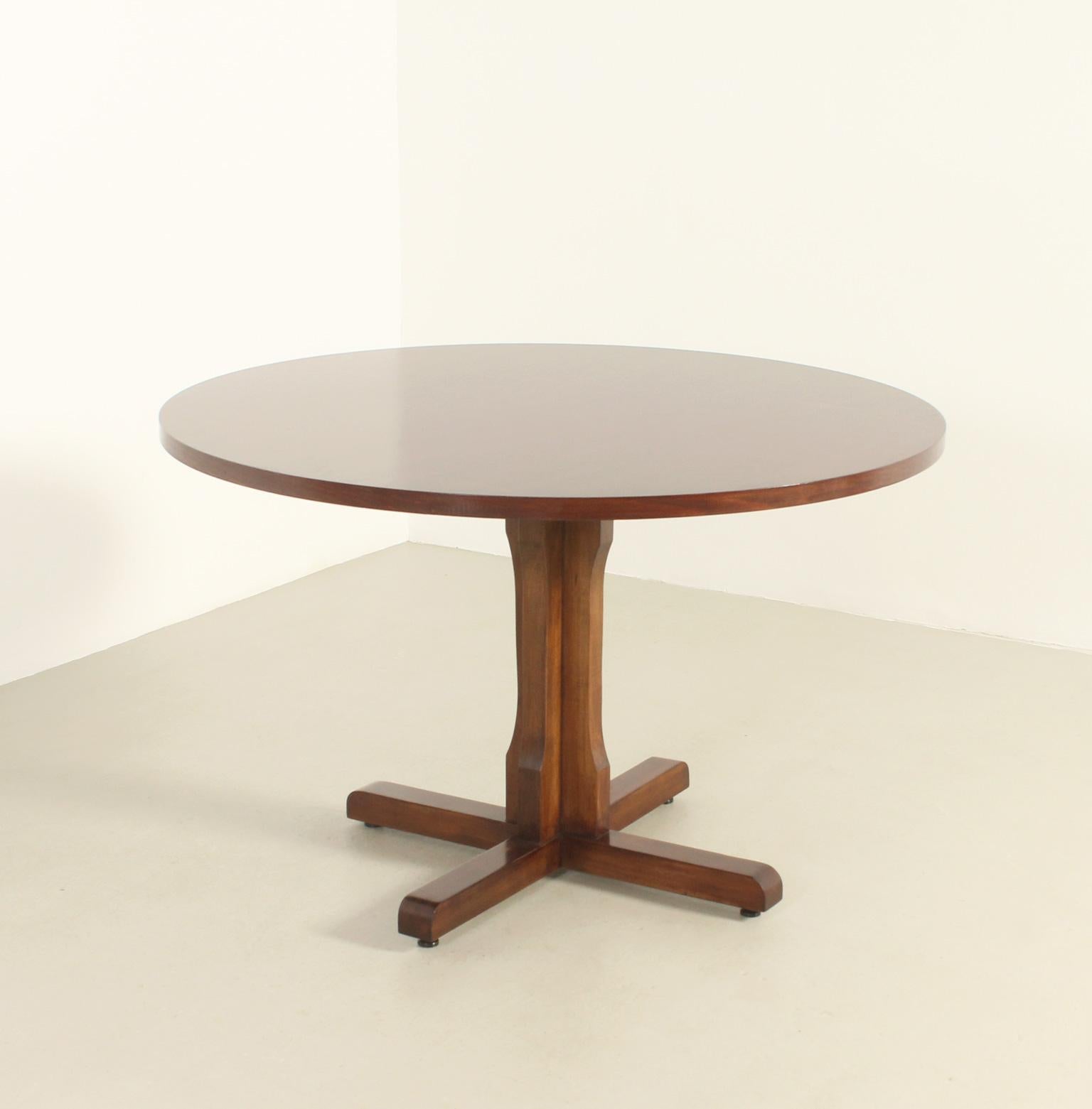 Mid-Century Modern Round Dining Table in Walnut Wood by Jordi Vilanova, Spain, 1960's For Sale