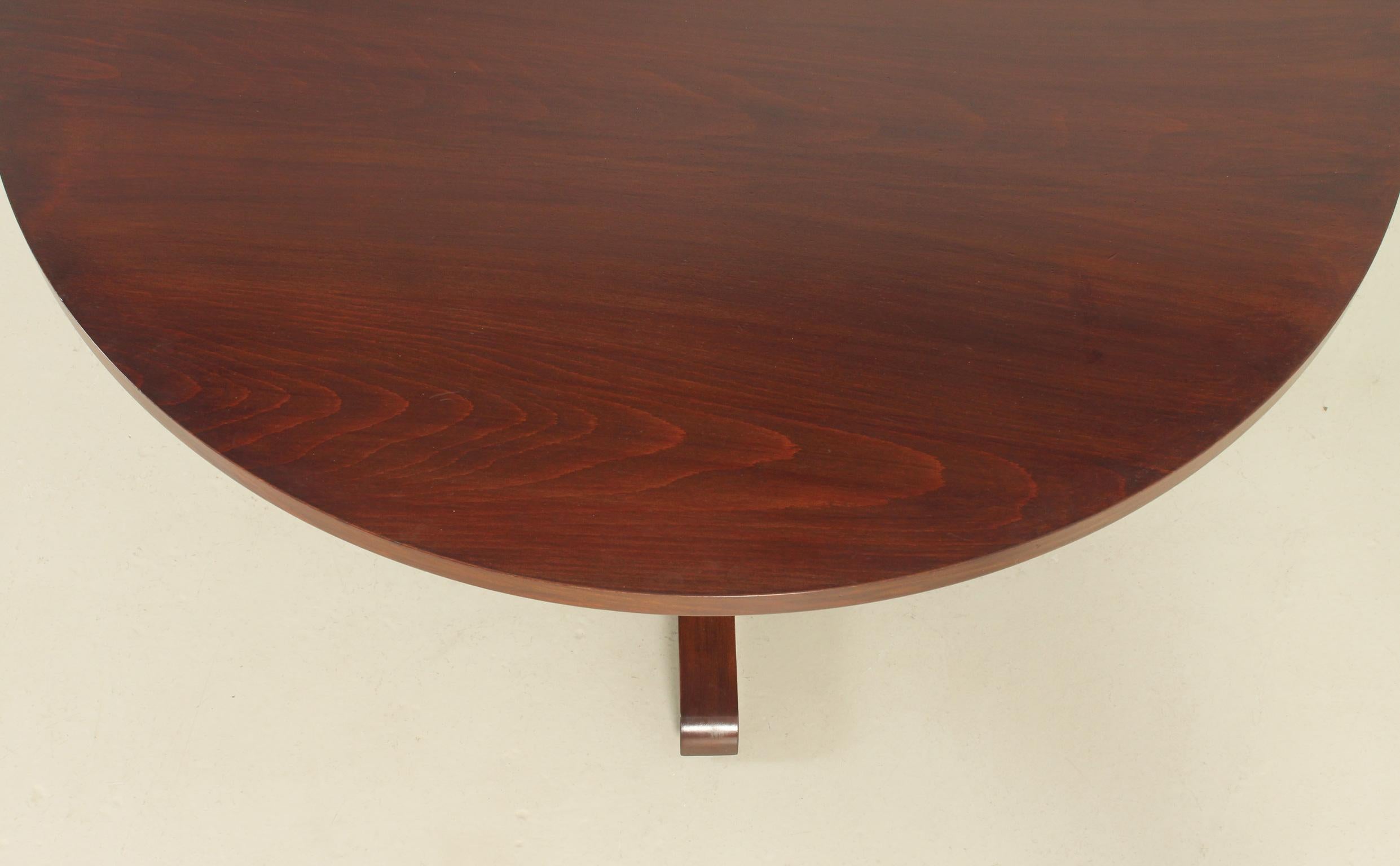 Round Dining Table in Walnut Wood by Jordi Vilanova, Spain, 1960's For Sale 2
