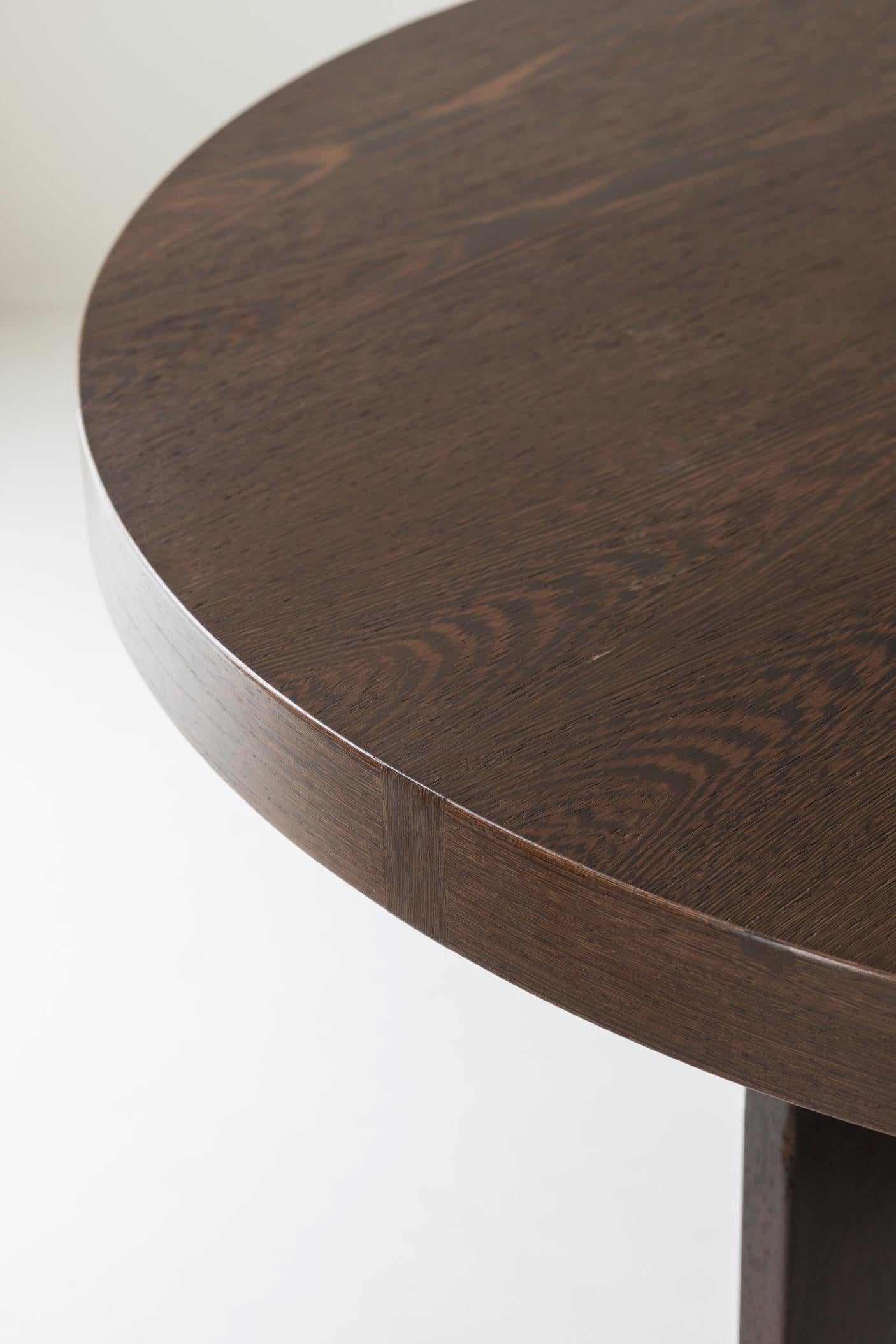 Mid-20th Century Round dining table in wengé, Dutch design from the 1960s.