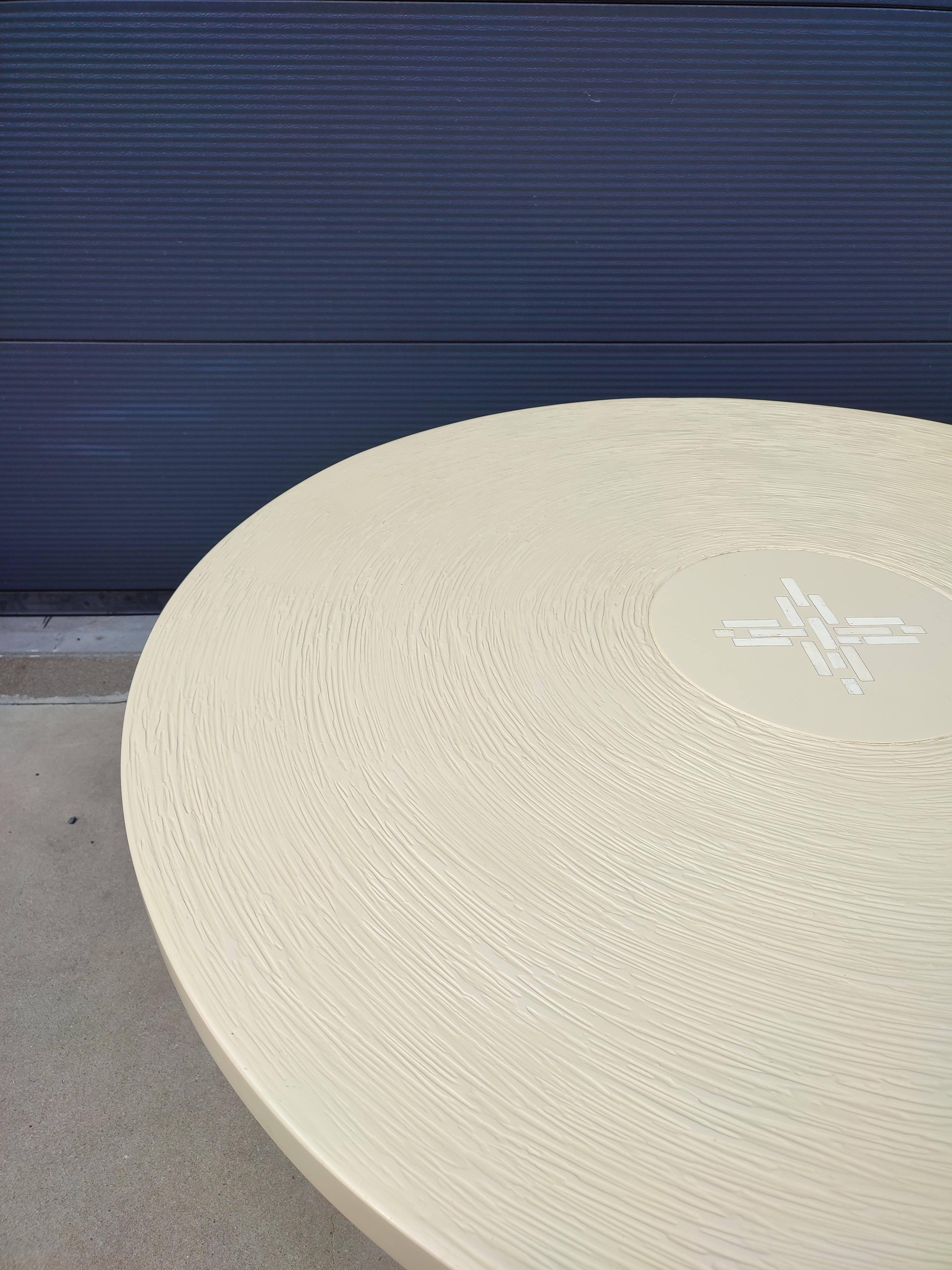 Very rare round dining table in resin from the Belgium artist and designer, Jean Claude Dresse. This table was made in the mid 1970s. The top of the table is carved with organic shapes. The feed are lacquered in cream/ white with slightly traces of