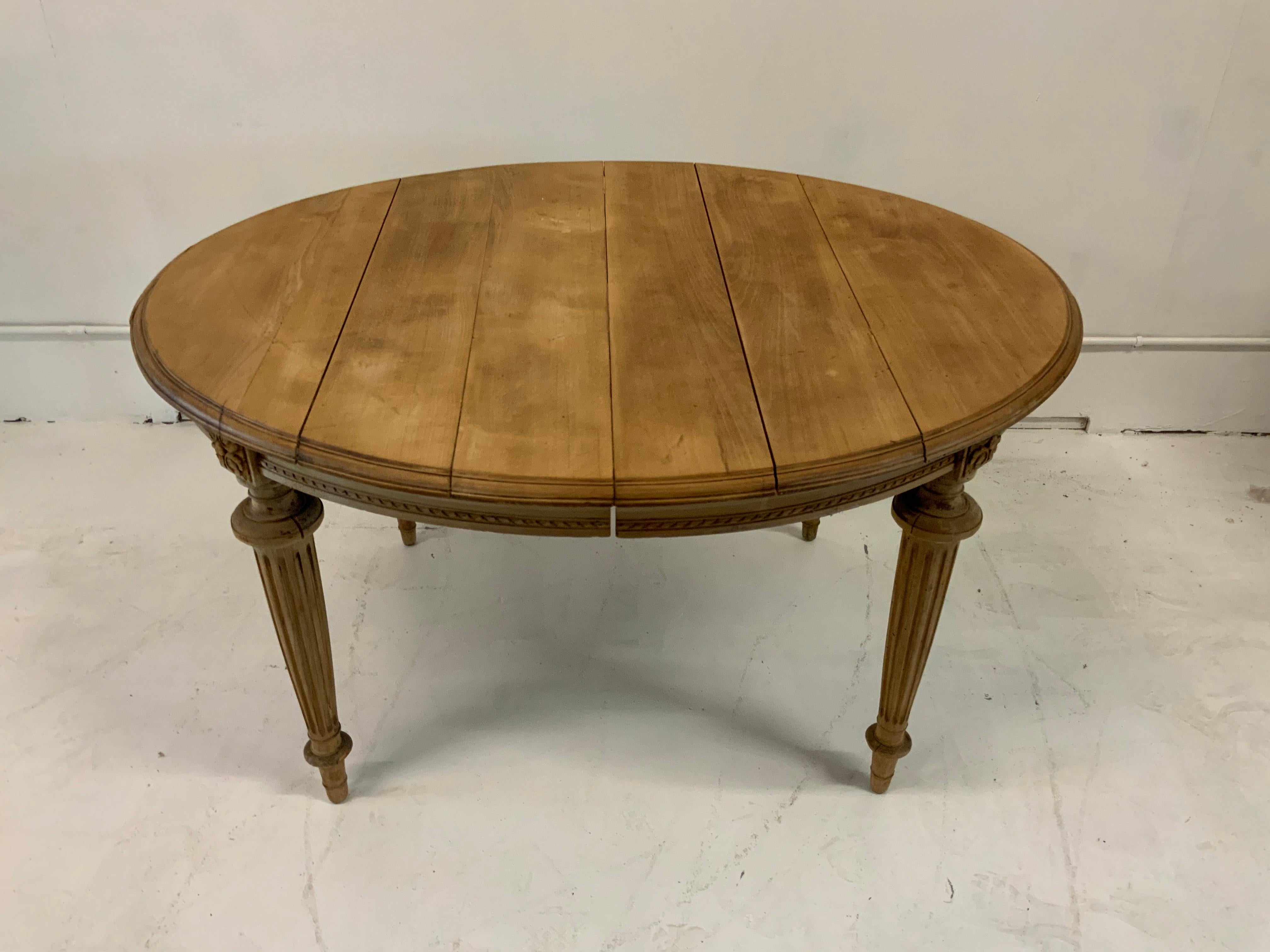 French antique small round dining table Louis XV style bleached and in walnut wood, from late 19th century, circa 1890. The table has four legs.