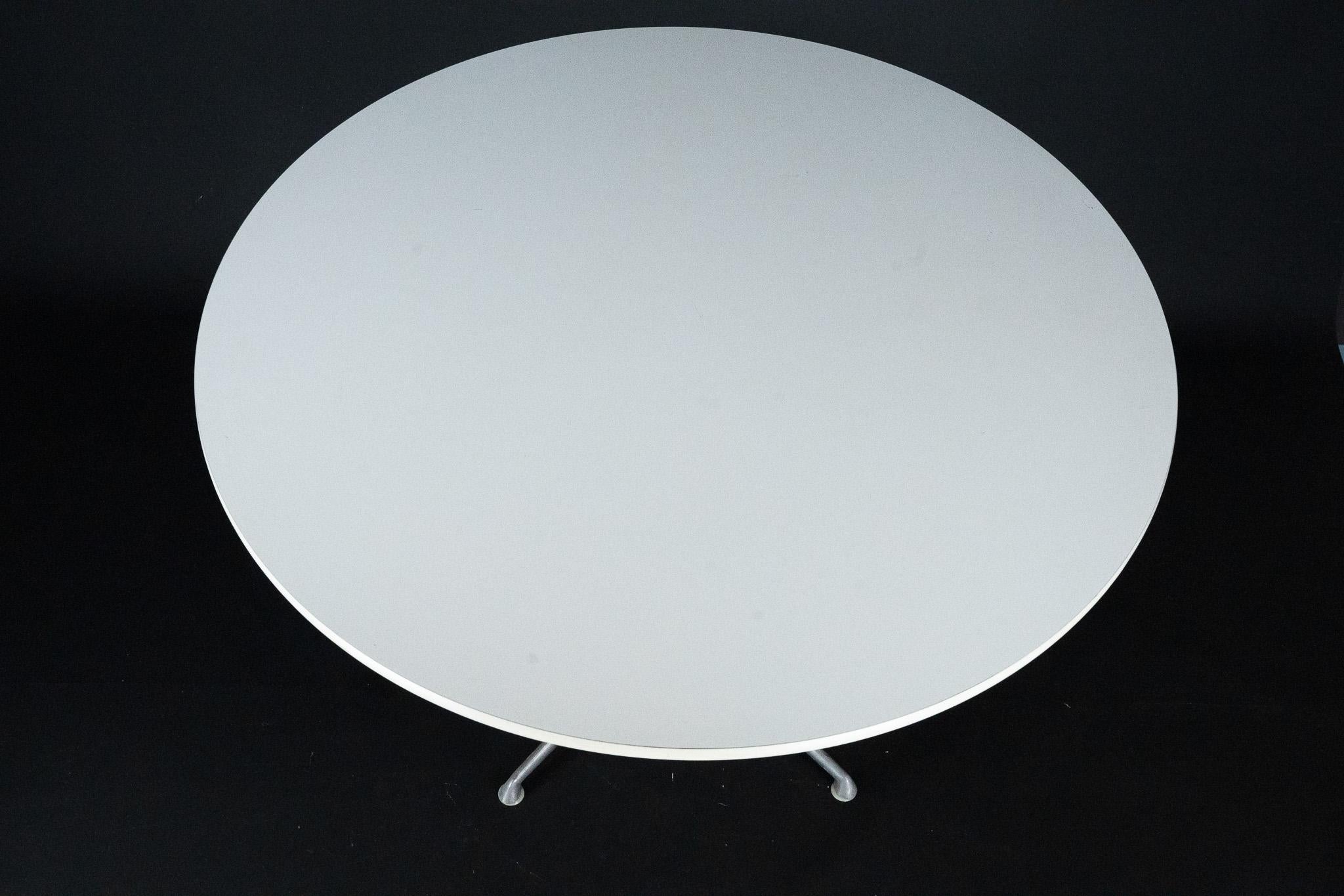 Table de salle à manger ronde modèle La Fonda par Charles Eames pour Herman Miller. États-Unis, années 1960 Bon état - En vente à Catania, CT