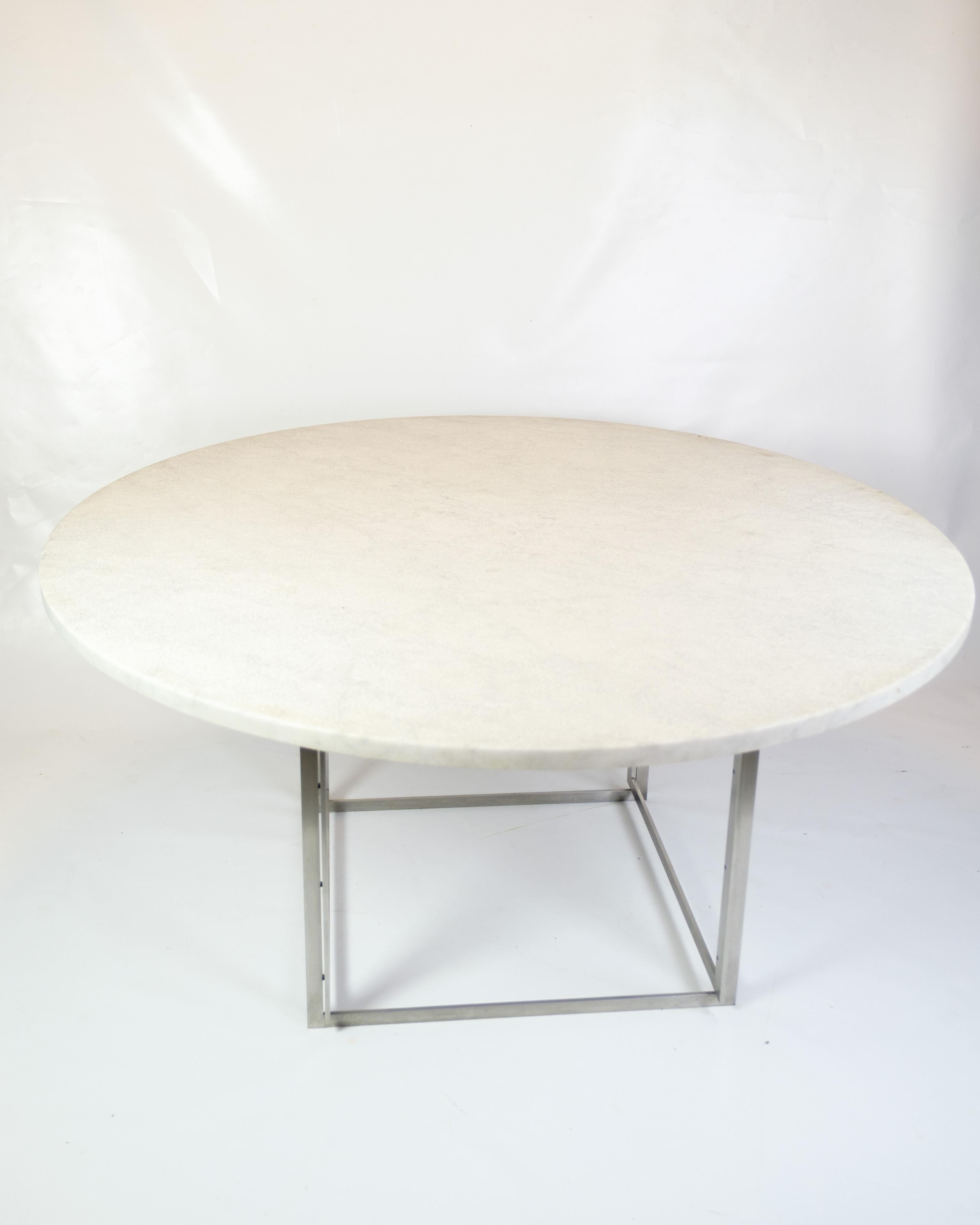 Round dining table, model PK54, designed by Poul Kjærholm in 1963 and produced by Fritz Hansen. The table is made with a beautiful top in rolled white marble, which rests on a base in brushed stainless steel.

It is possible to purchase additional