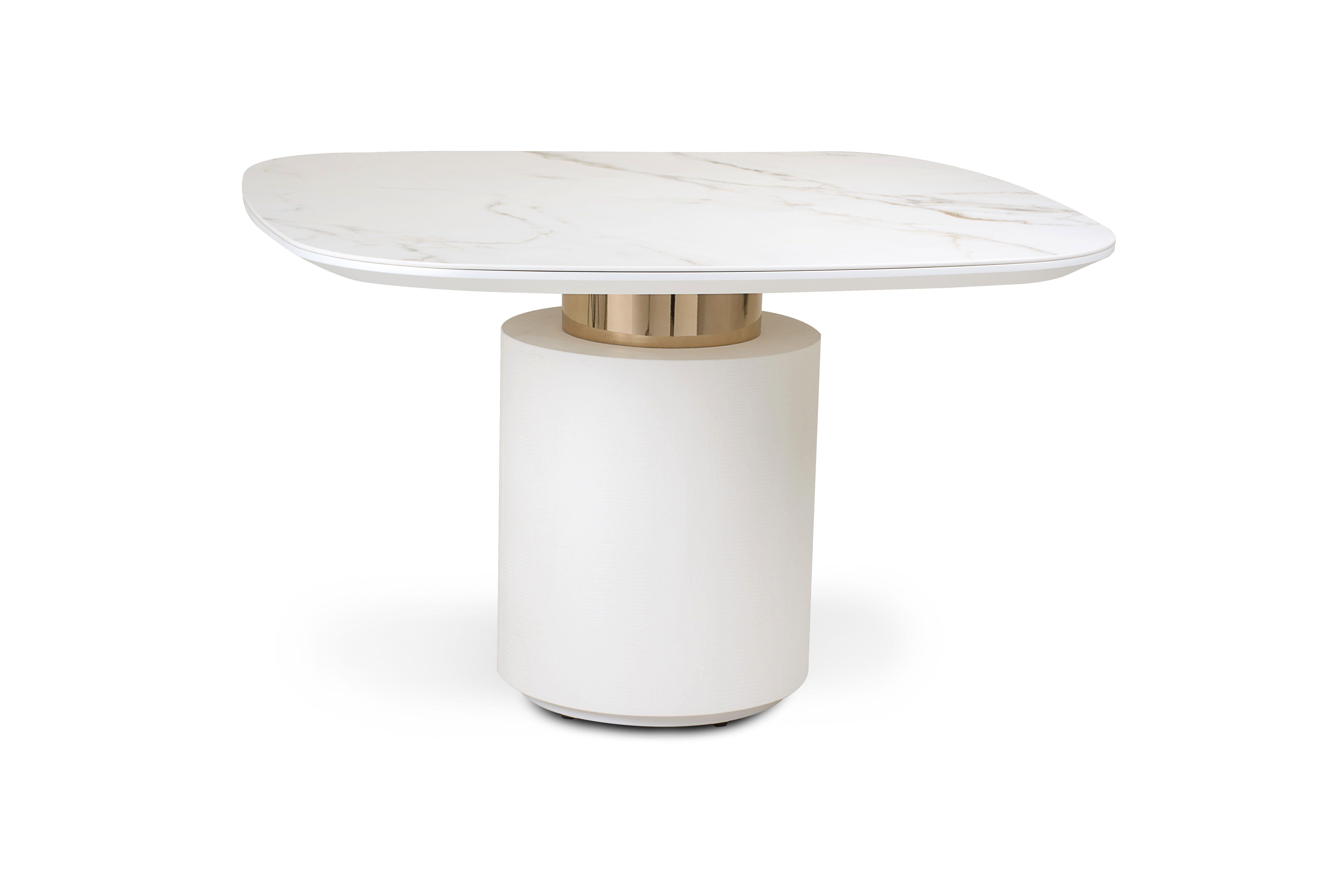 Another amazing piece from the Neruda Collection.
This round dining table has a top made of Gardenia Porcelain.
Base: MDF coated in faux leather with crocodile pattern in an off-white color 
Sides: coated in faux leather with crocodile pattern in