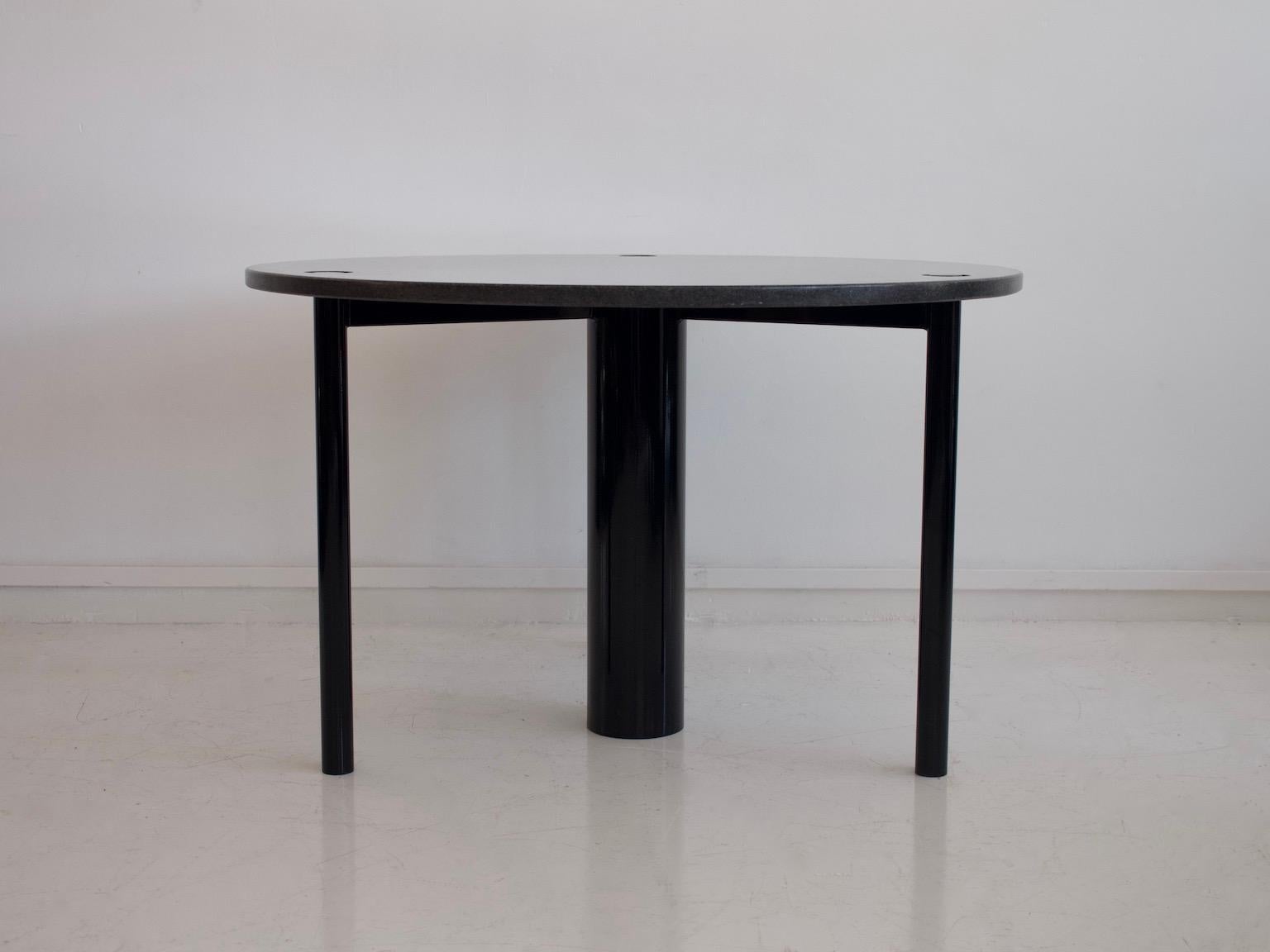 Round table with black lacquered metal feet and granite top. Manufactured in Italy in the 1970s.