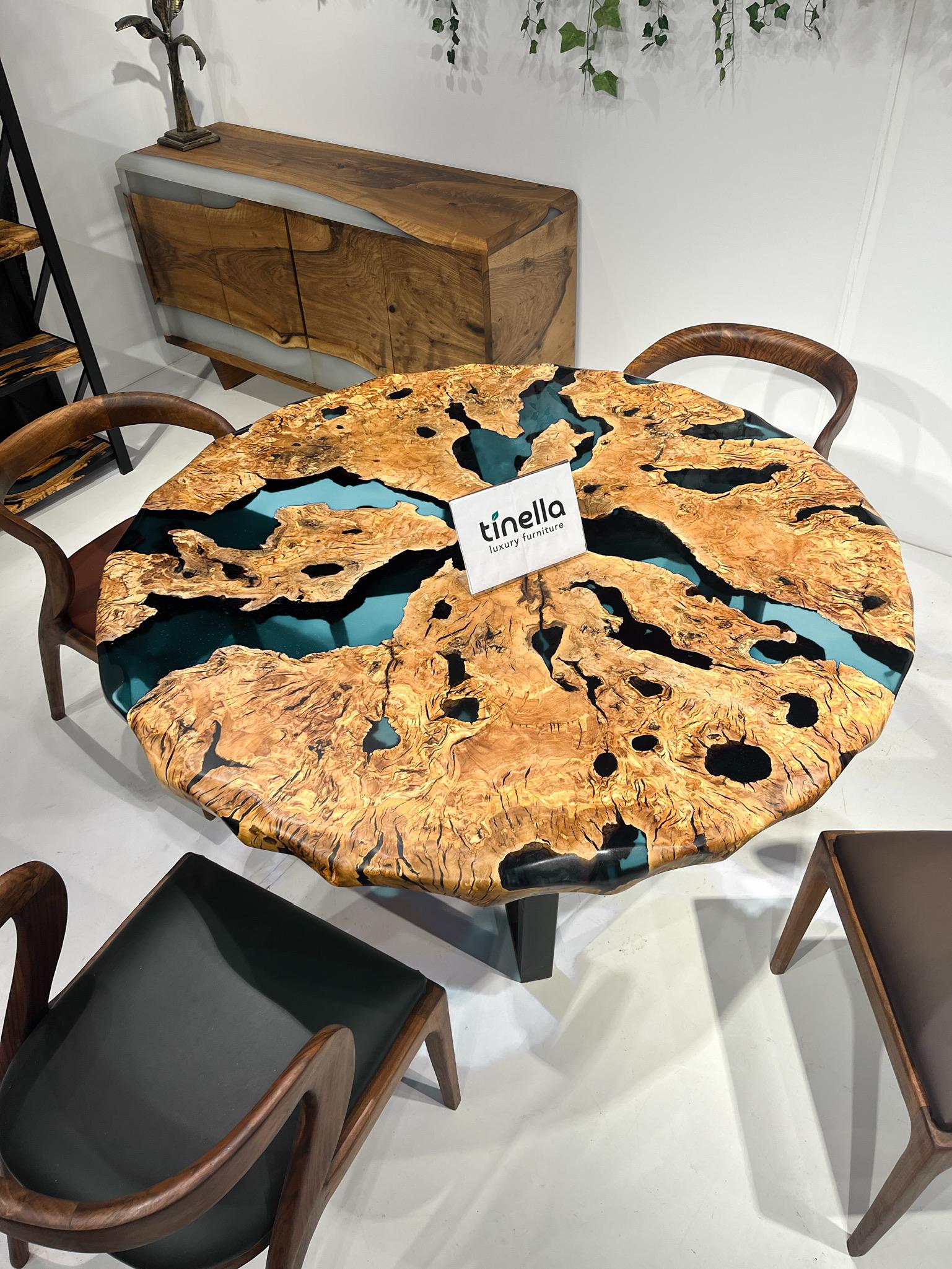 Tavolo da pranzo rotondo in resina epossidica Oliver Custom Turquoise 

Questo tavolo è realizzato in legno d'ulivo di 500 anni fa. Le venature e la consistenza del legno descrivono l'aspetto di un legno d'ulivo naturale.
Can può essere utilizzato