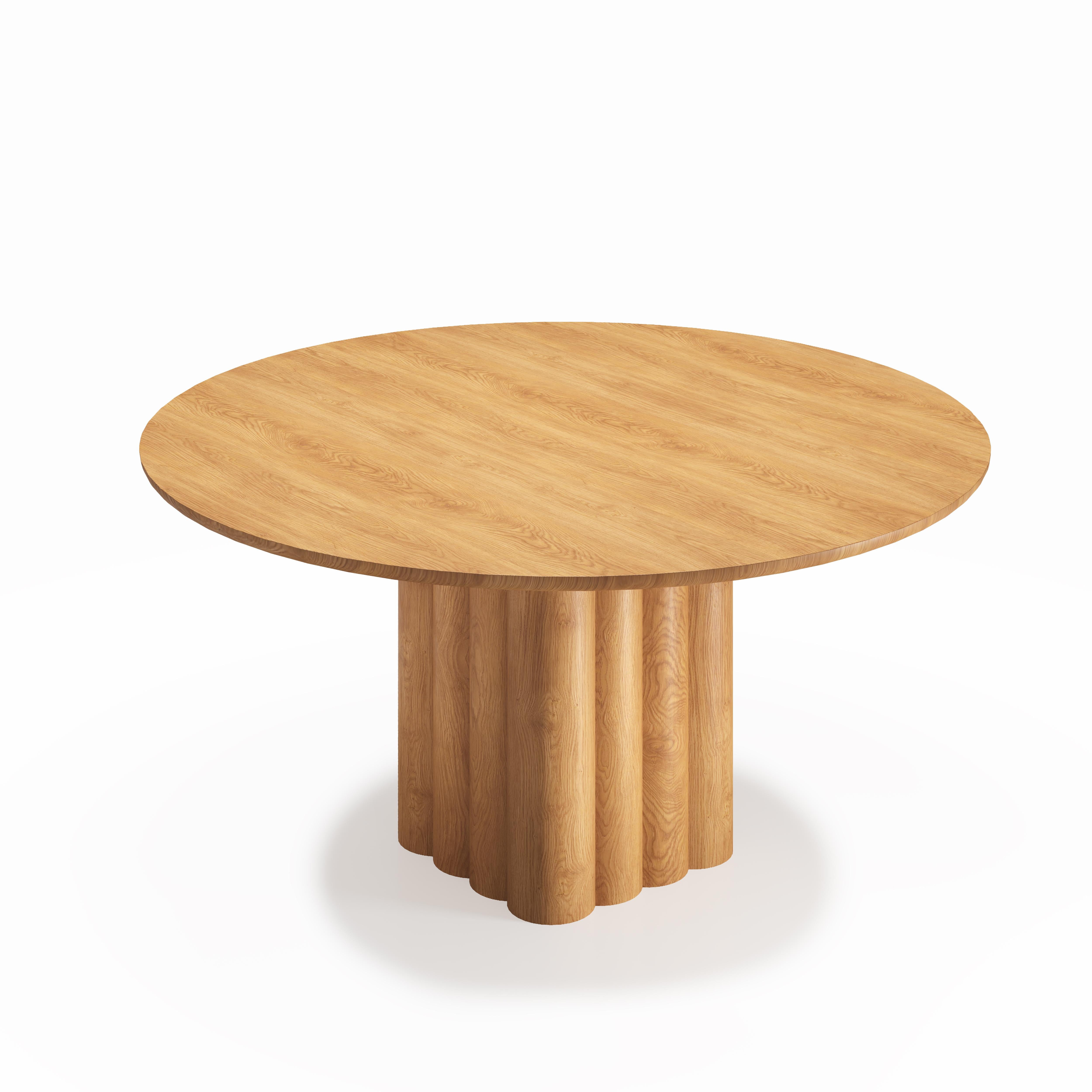 Runder Esstisch „Plush“ von Dk3, Rauchholz- oder Nussbaumholz, 140 cm (Eichenholz) im Angebot