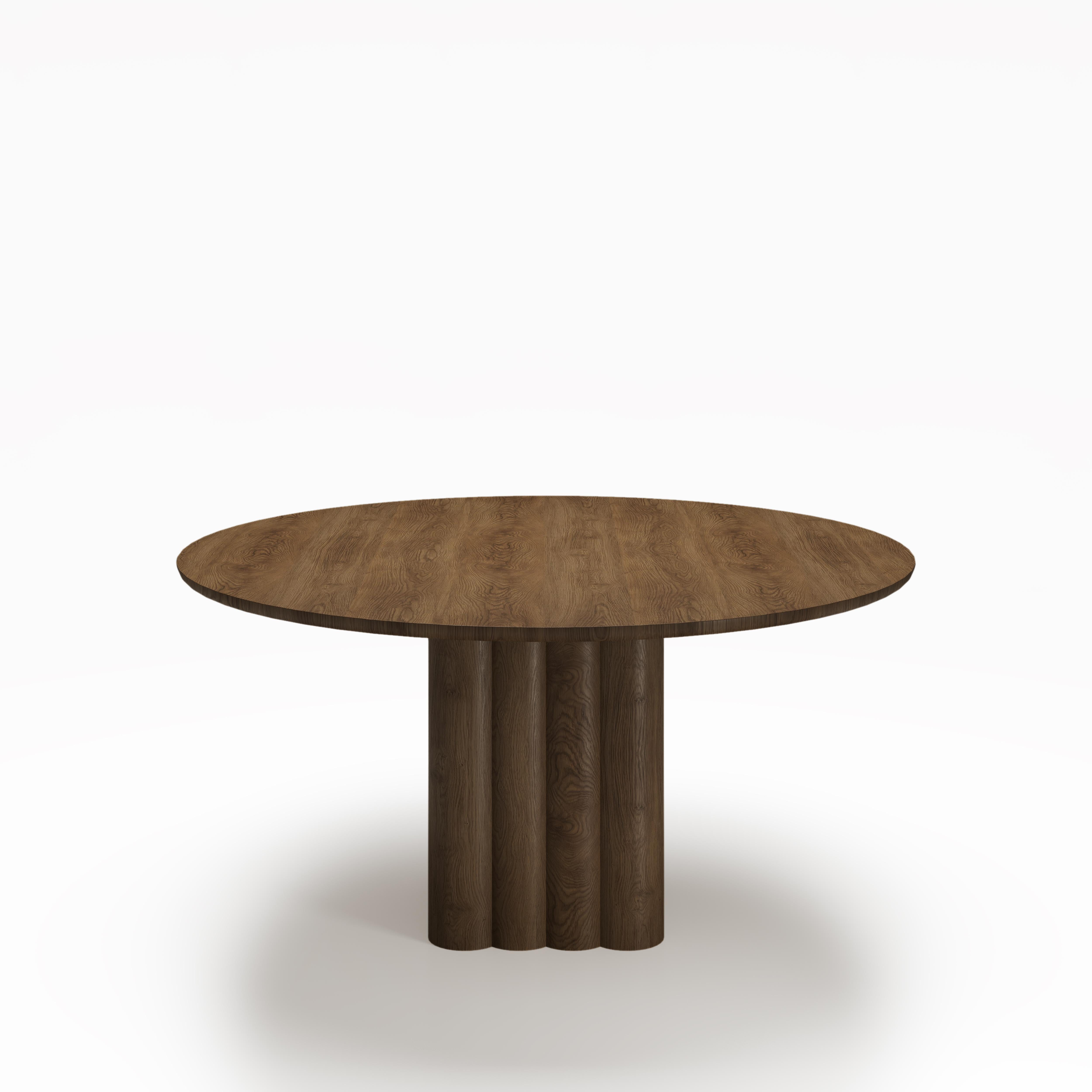 Table de salle à manger rondePlush par Dk3, chêne fumé ou noyer, 160 cm Neuf - En vente à Paris, FR