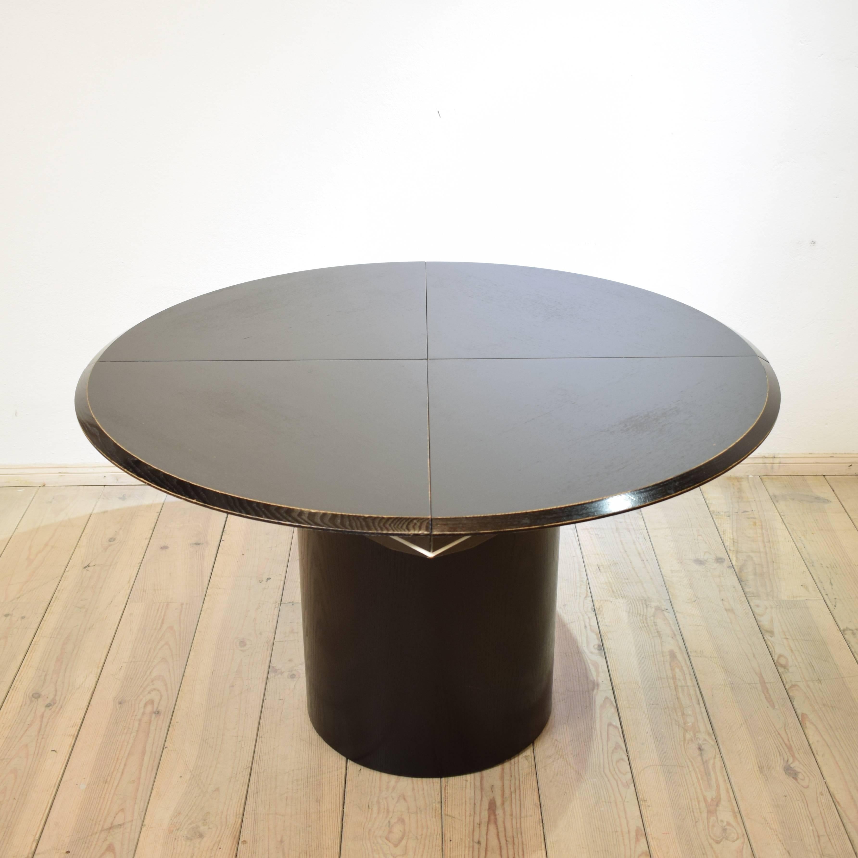 This bi-colored black and white dining table version of the famous 