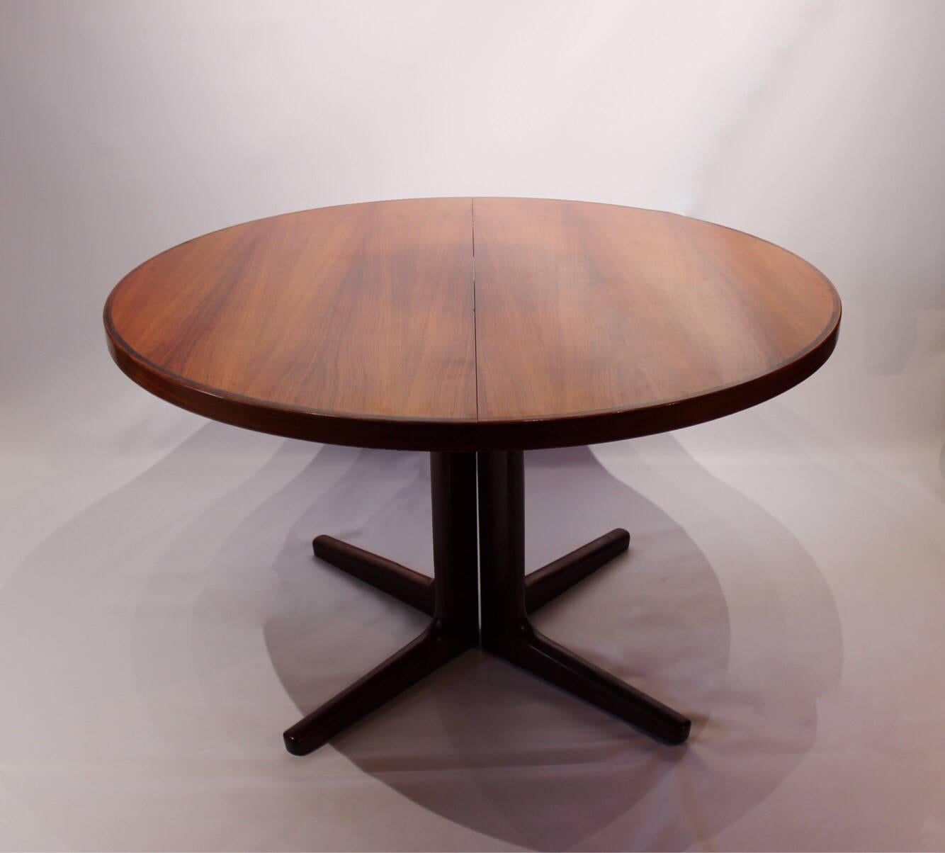 round dining table factory