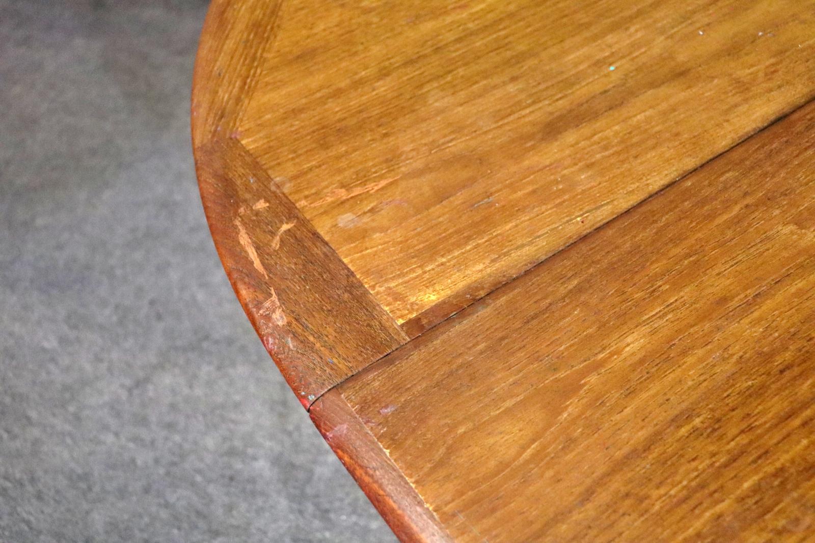 20th Century Round Dining Table w/ Leaf For Sale
