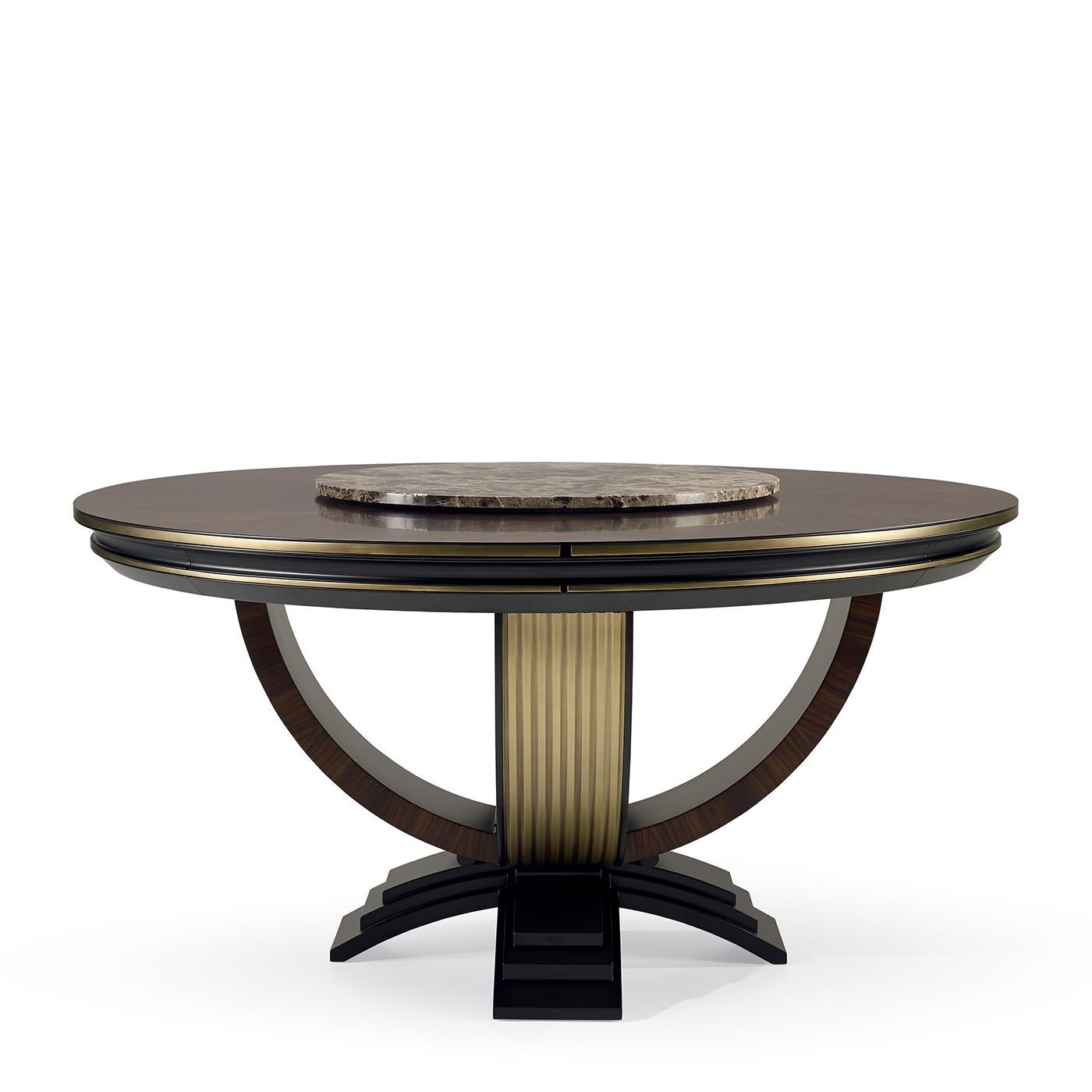 The splendid unique silhouette of this round dining table will make a statement in any Classic decor, infusing it with plush sophistication and charming allure. A combination of refined materials, it is handcrafted of plywood and India