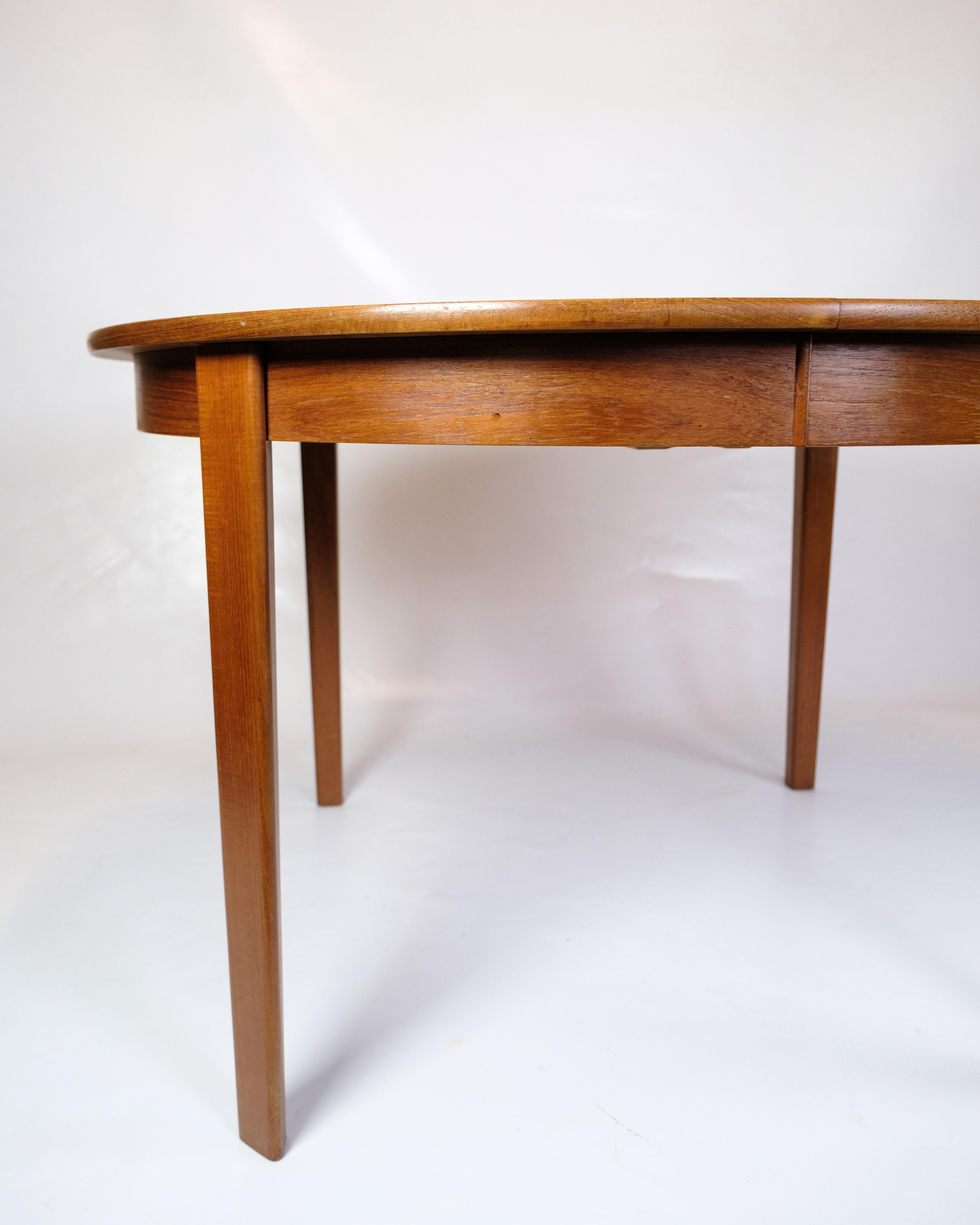 Round teak dining table with four extension leaves, made in Denmark in the 1960s. The table can be extended with up to four leaves, which is rare and provides great flexibility.

Appears in excellent condition.

Dimensions: H:73cm