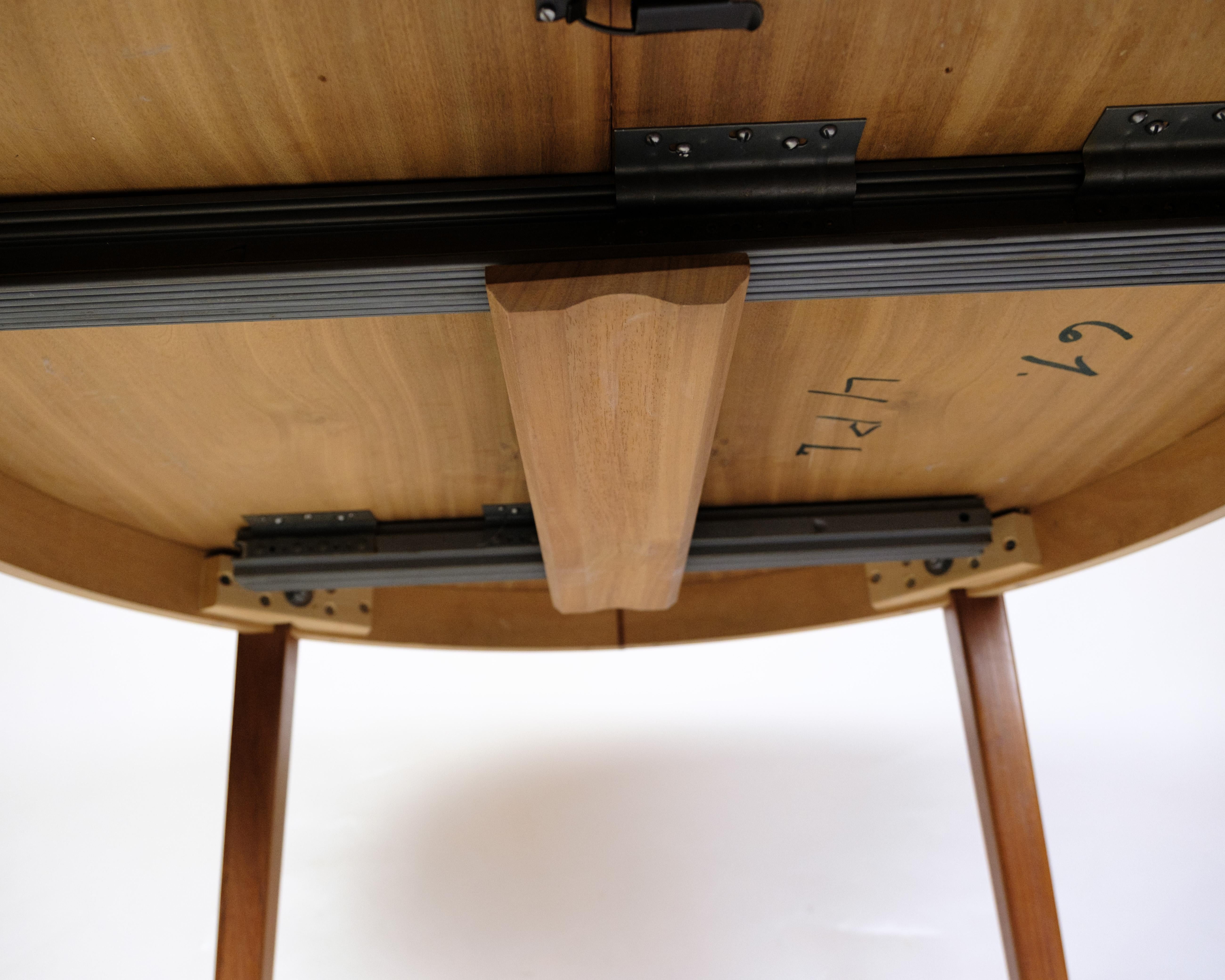 Round Dining Table With Extension Made In Teak From 1960s In Good Condition In Lejre, DK