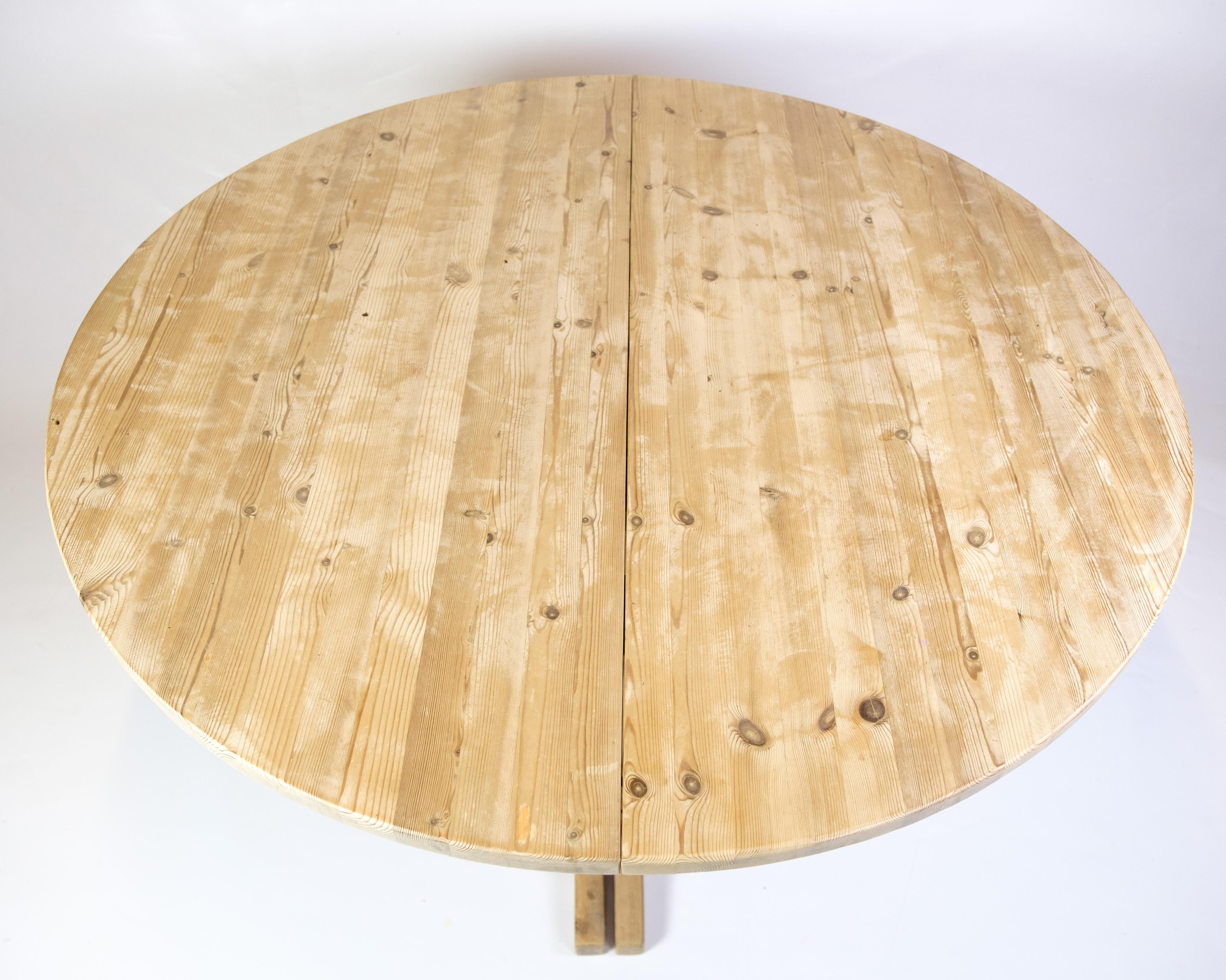 Fin du 20e siècle Table de salle à manger ronde avec rallonges en bois de pin massif des années 1970 en vente