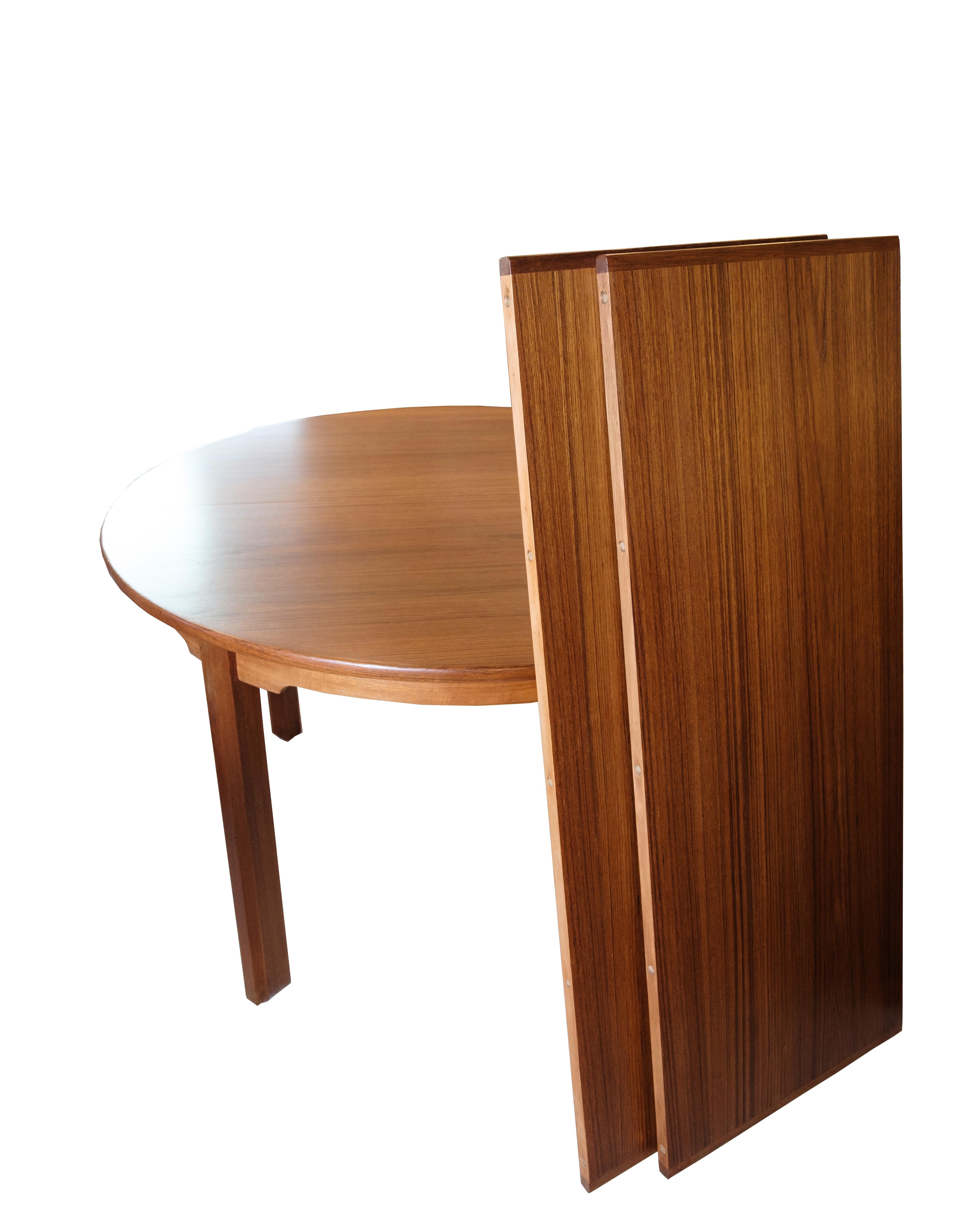 Tavolo da pranzo rotondo con allunghe in teak, design danese degli anni '60 in vendita 3