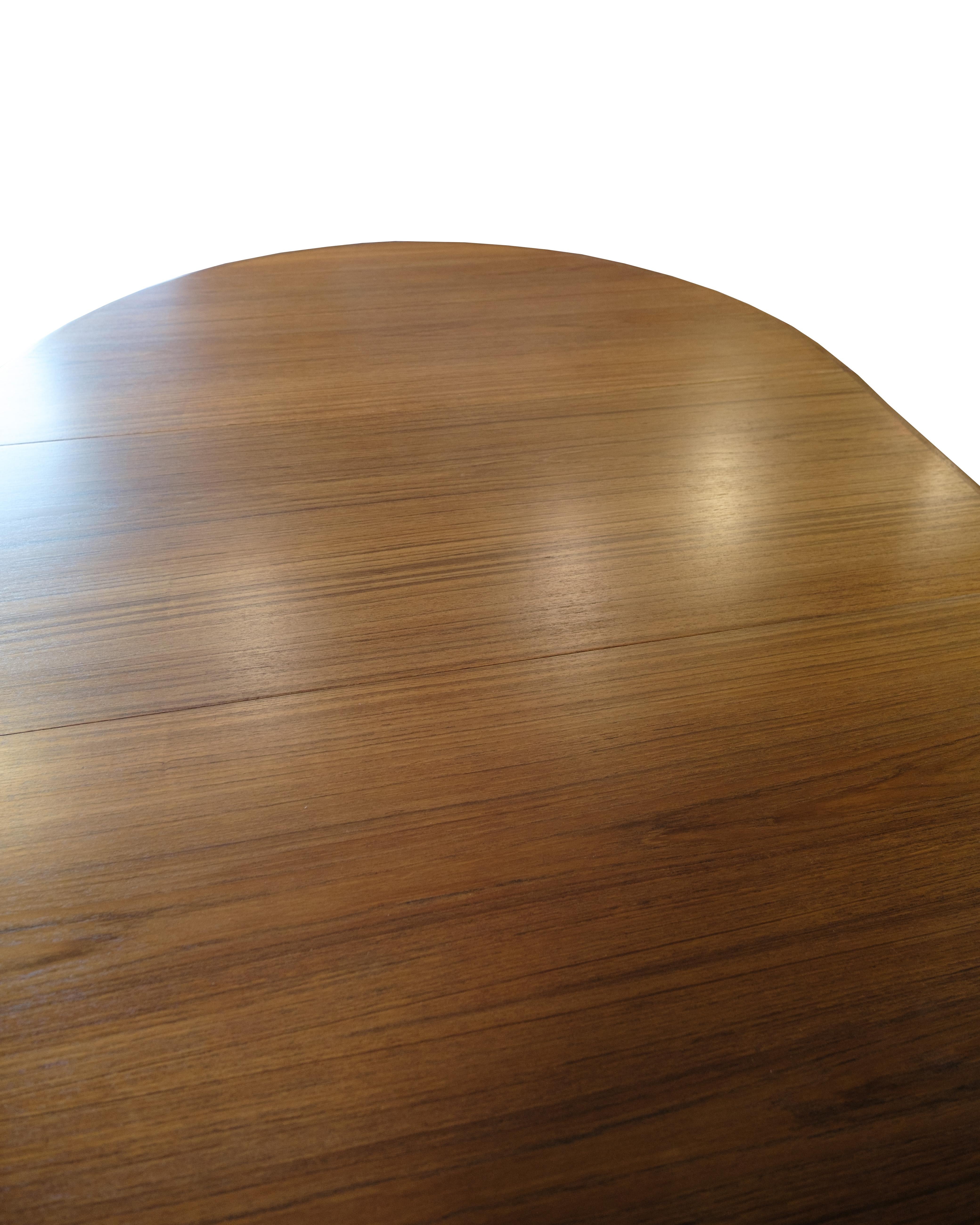 Tavolo da pranzo rotondo con allunghe in teak, design danese degli anni '60 in vendita 5