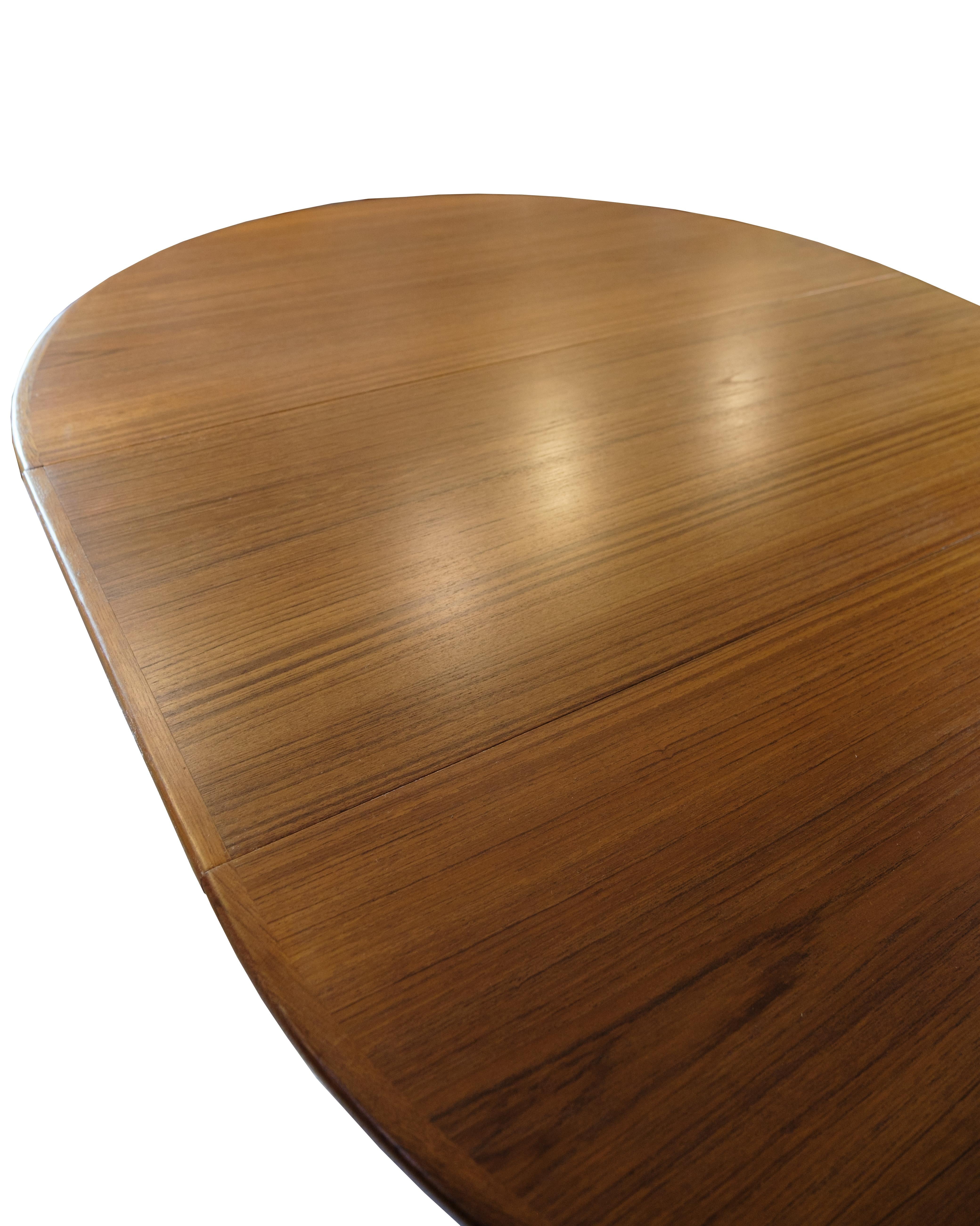 Tavolo da pranzo rotondo con allunghe in teak, design danese degli anni '60 in vendita 6