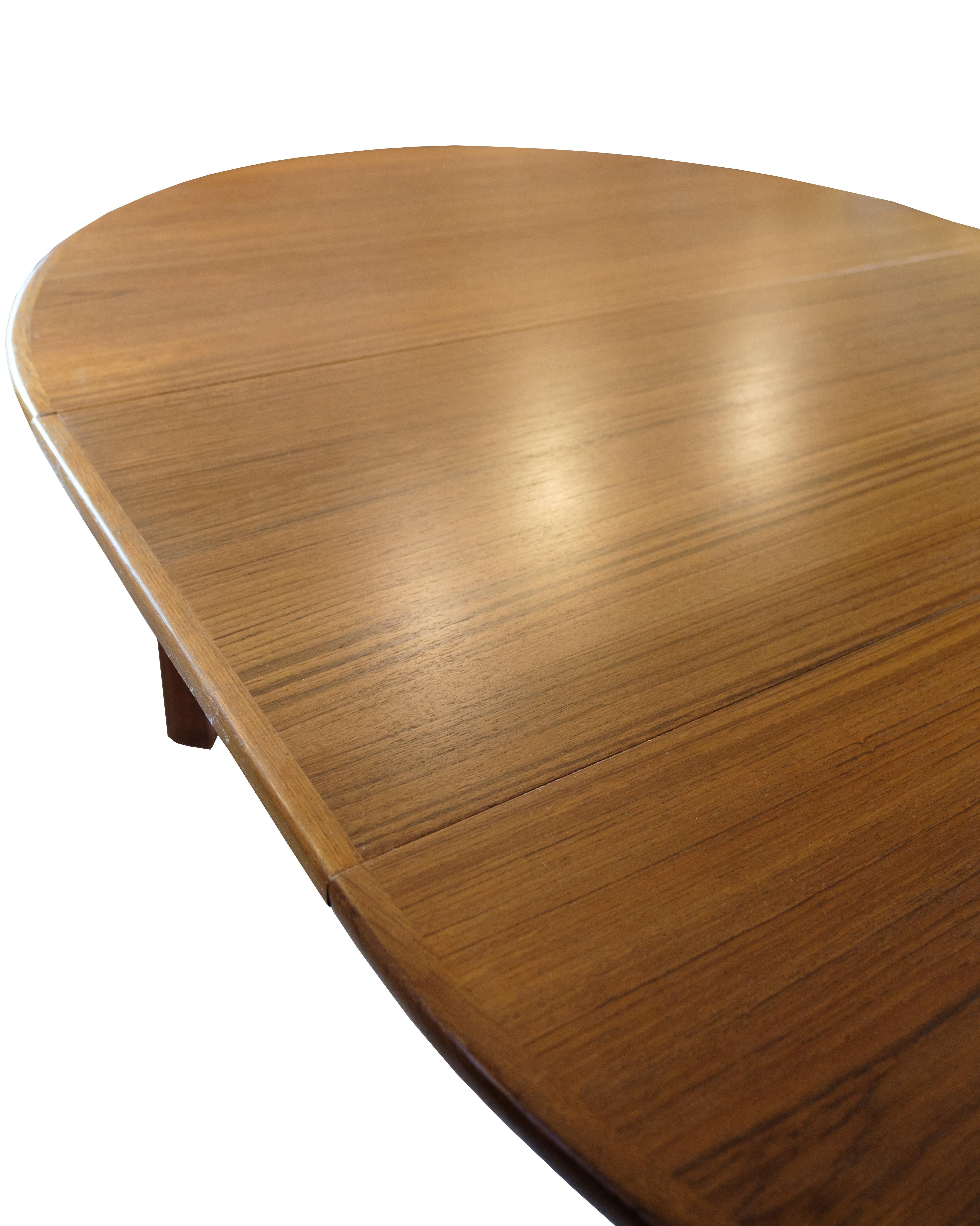 Tavolo da pranzo rotondo con allunghe in teak, design danese degli anni '60 in vendita 7