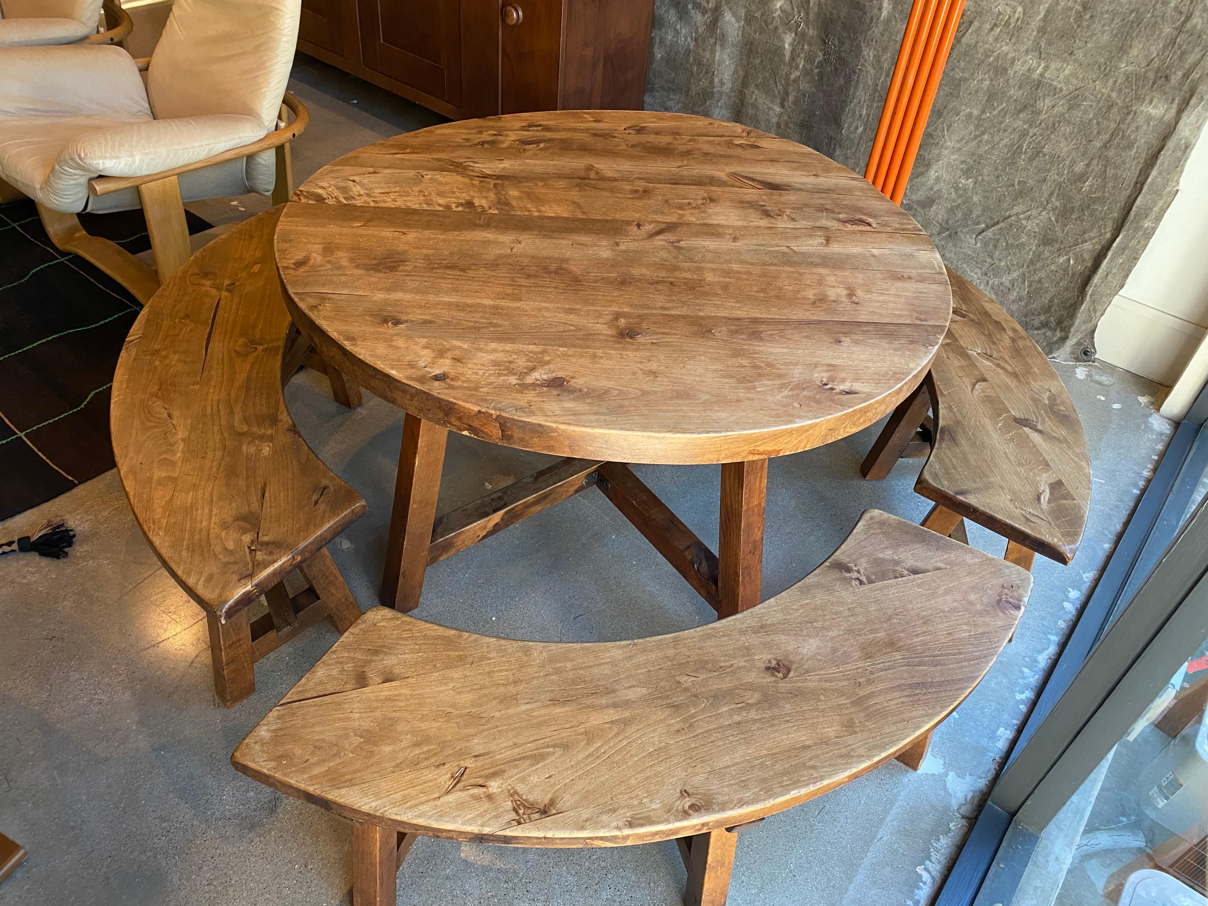 round dining table with bench