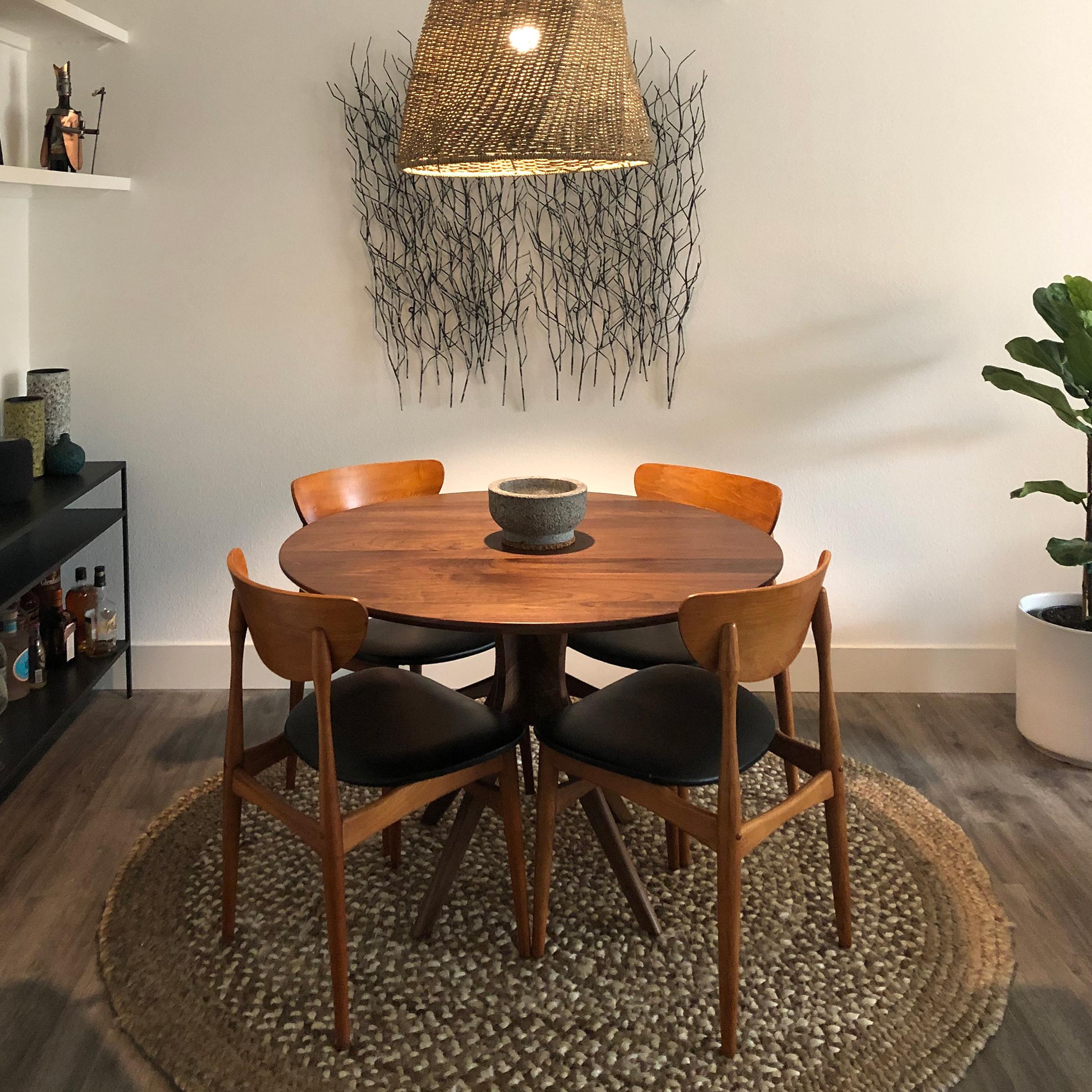 Américain Round Dining Table 54