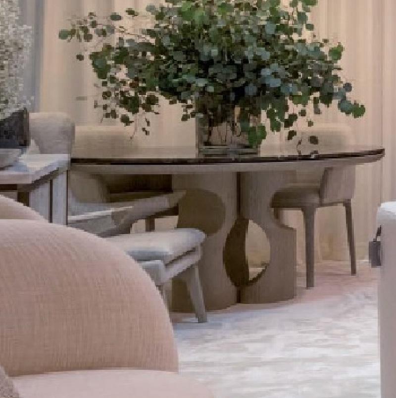 Tavolo da pranzo rotondo con tre colonne dentellate in Oak e marmo Marron Vita In condizioni Nuovo in vendita a NEW YORK, NY