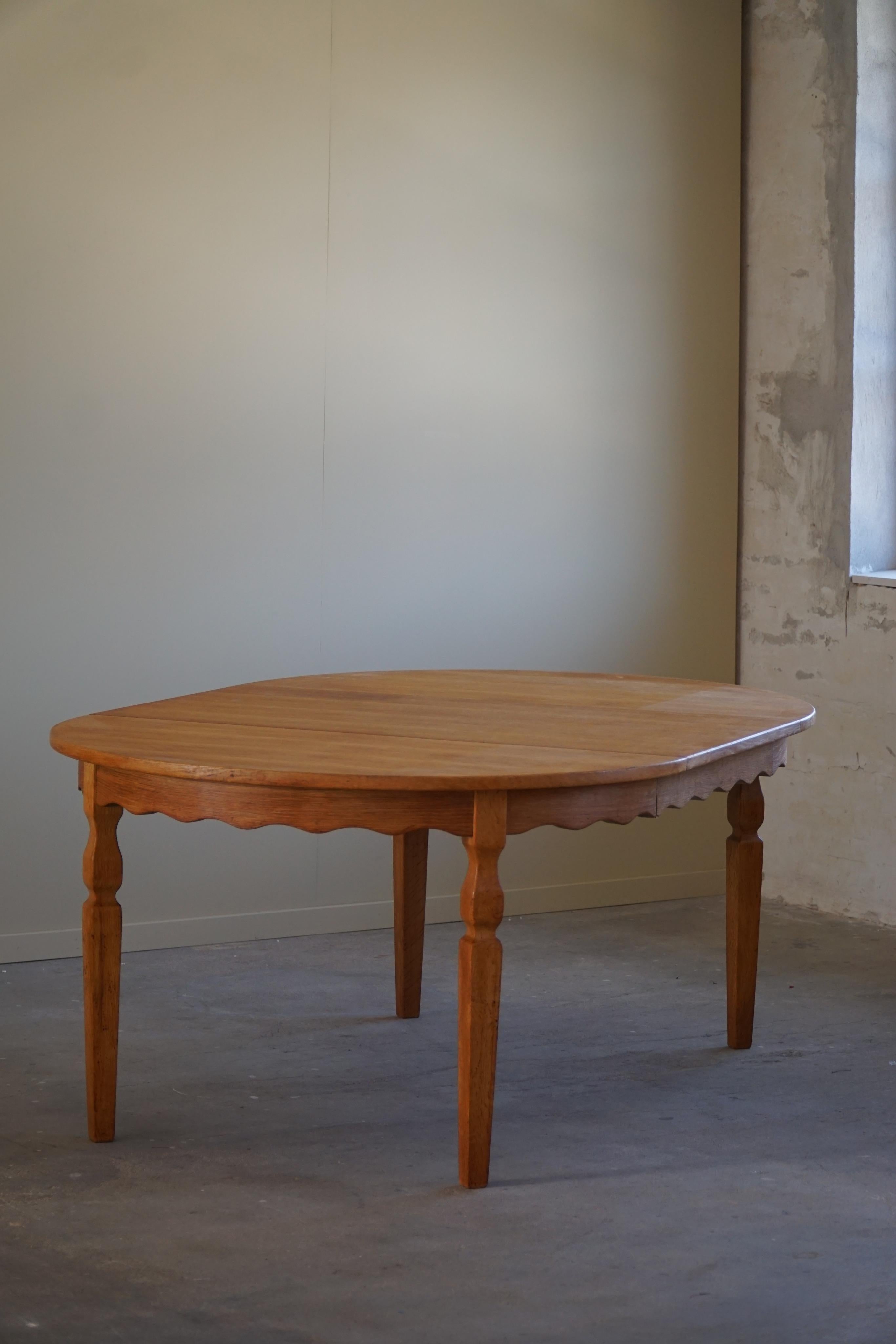 Round Dining Table with Two Extensions, Made in Oak, Danish Cabinetmaker, 1960s 1