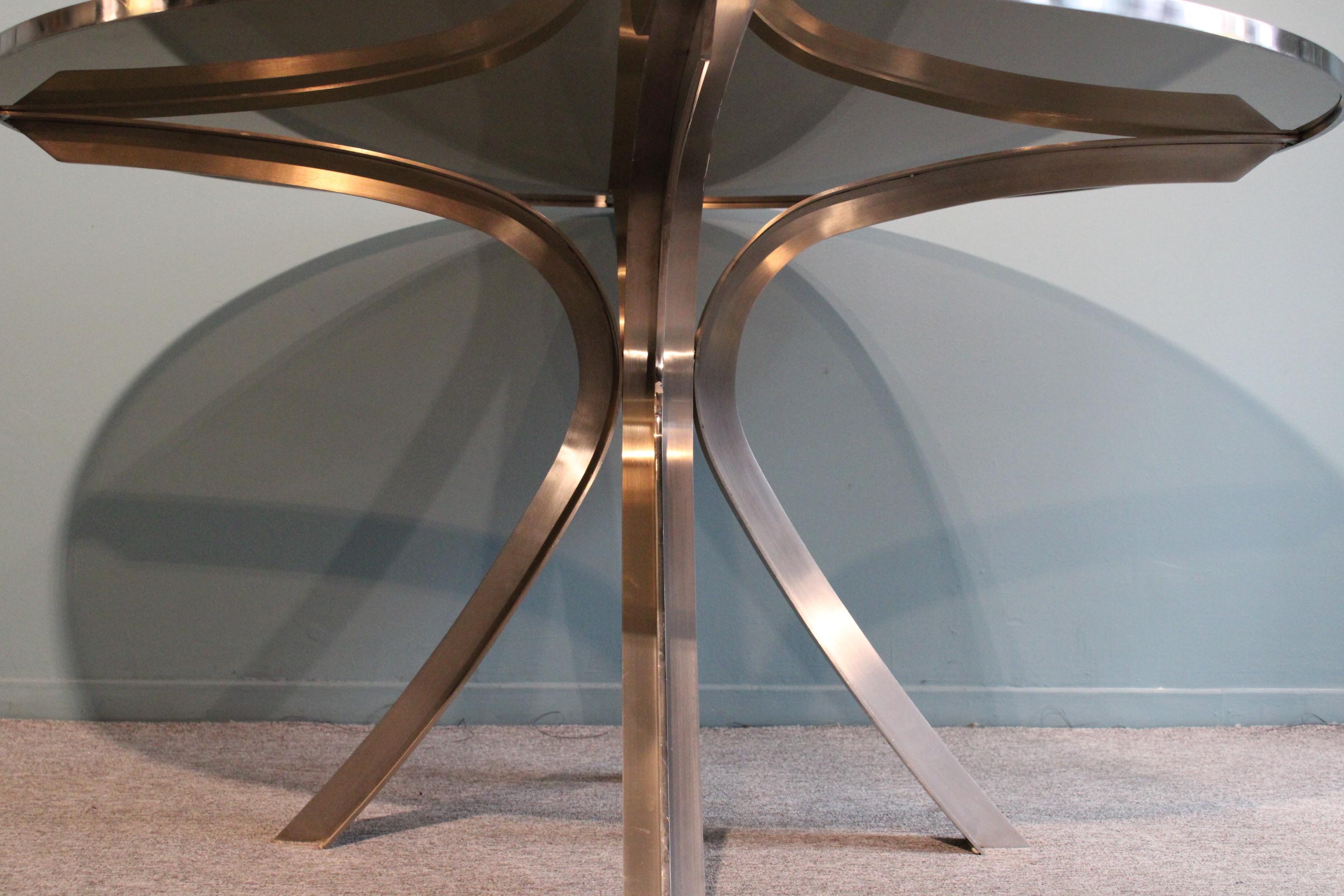 Round Dinning Table by Xavier Feal 2