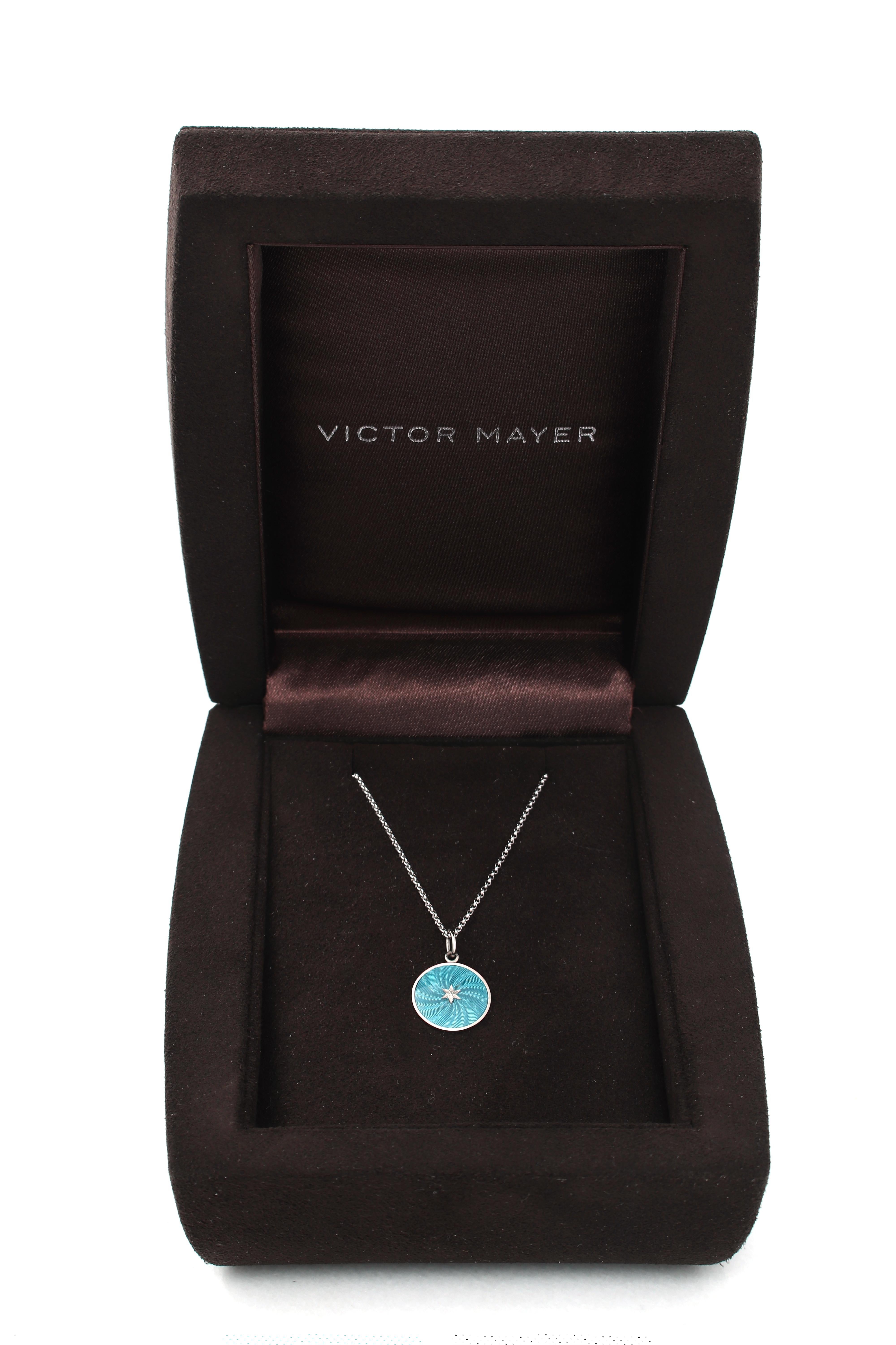 Collier pendentif disque rond en or jaune 18 carats  Émail blanc guilloché 15,0 mm en vente 7