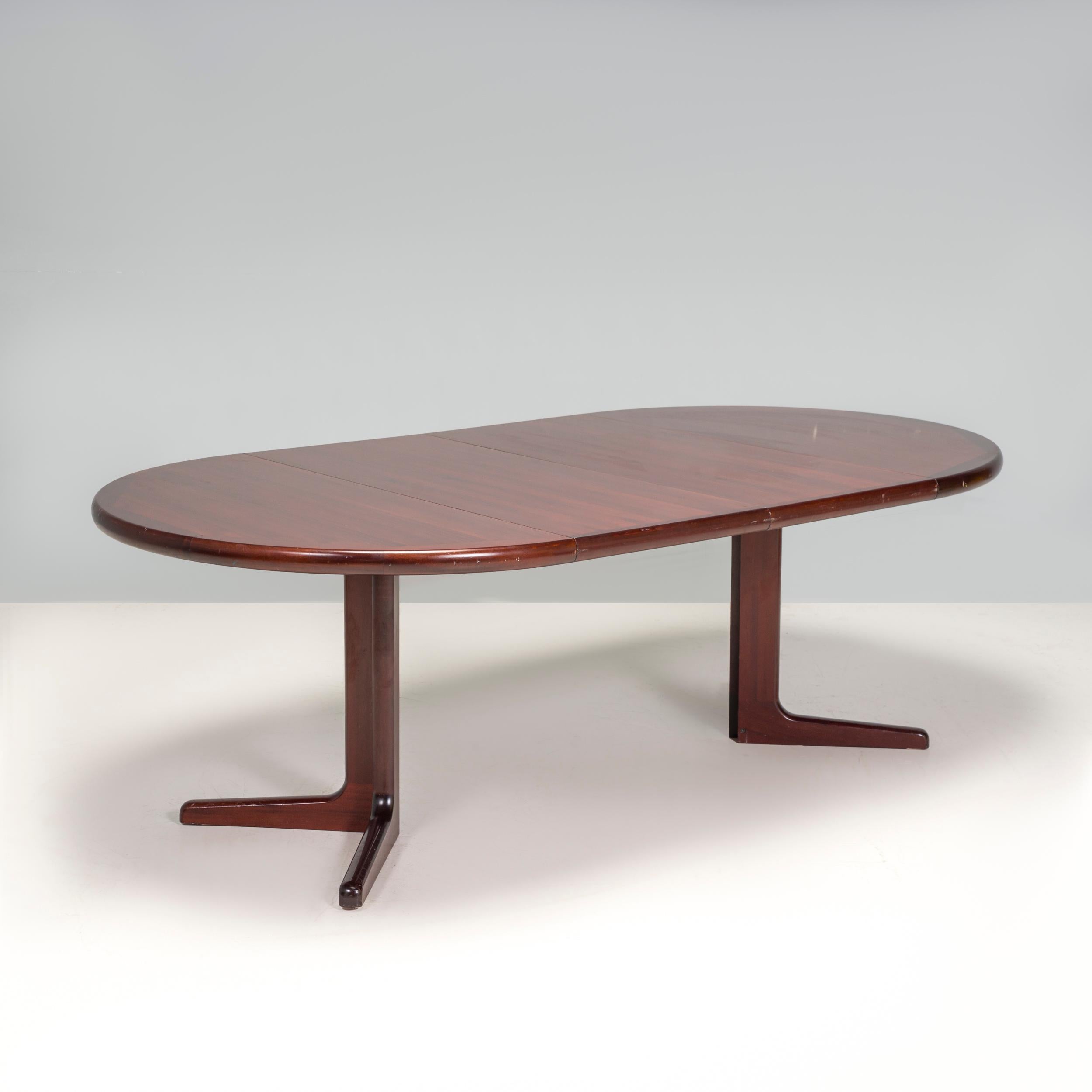 Danois Table de salle à manger ronde à double rallonge en palissandre, années 1960 en vente