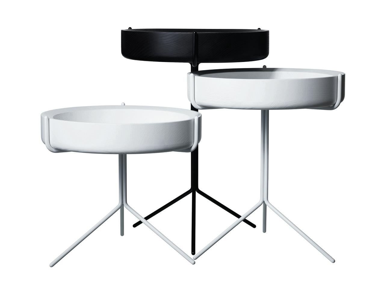 Table d'appoint ronde à plateau tambour Corinna Warm pour Swedese H 14 po. Frêne noir, cadre blanc Neuf - En vente à Santa Monica, CA