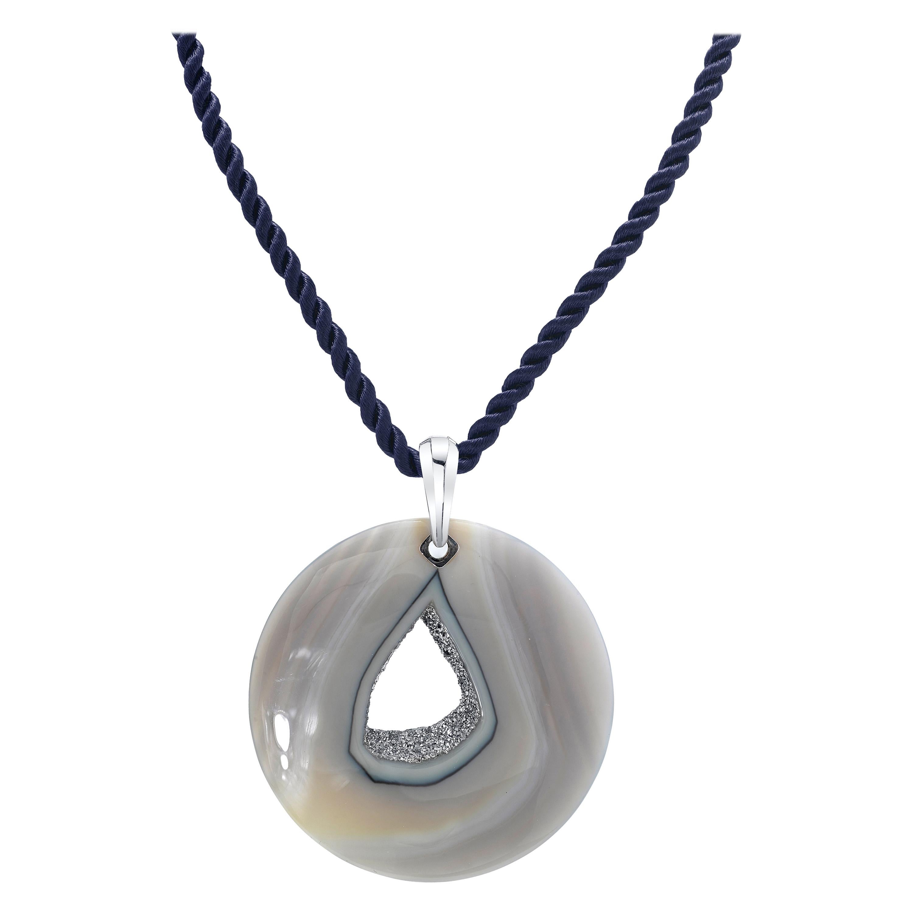 Pendentif en agate de quartz Druzy et rhodium en or blanc 14 carats  en vente