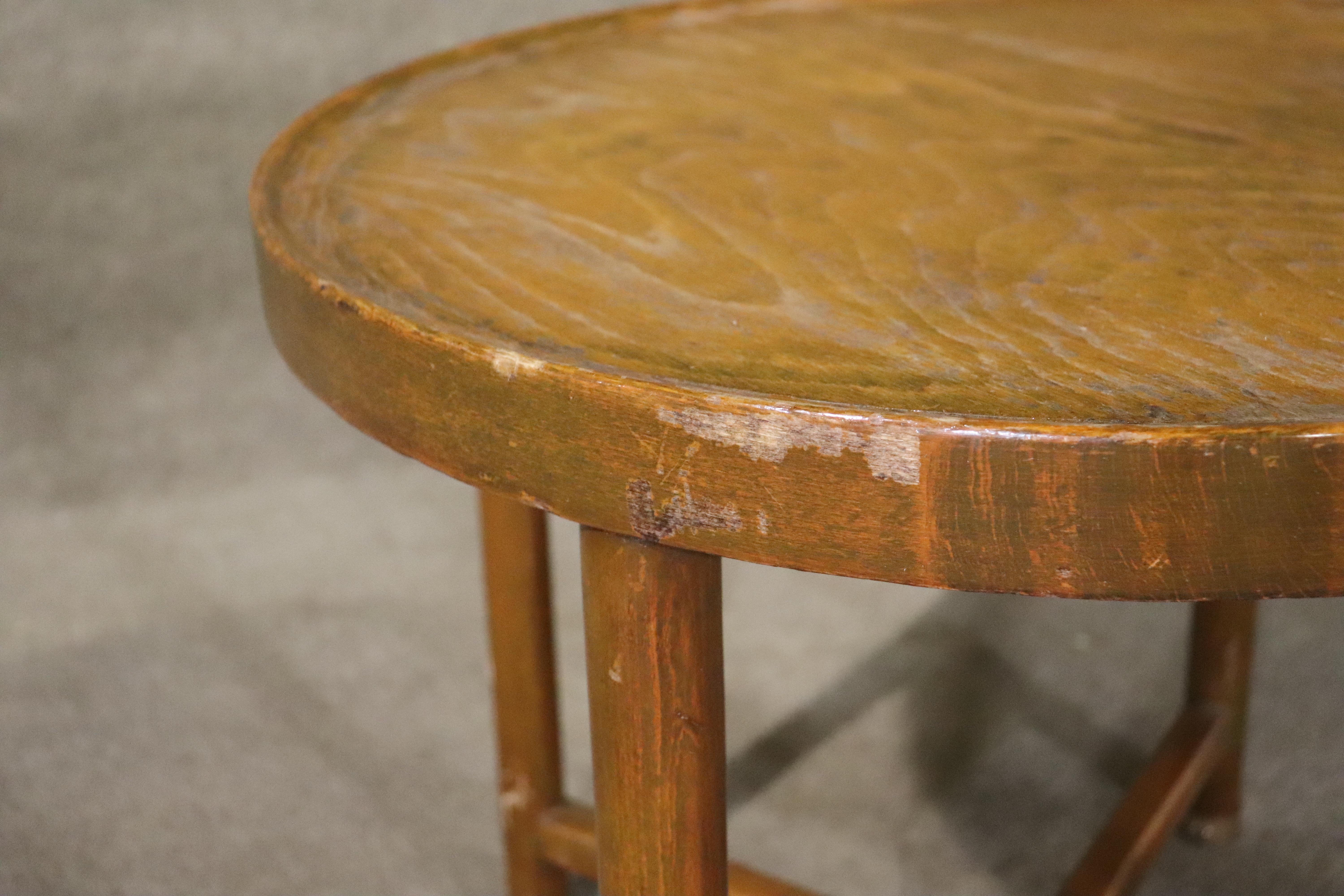 Round Dunbar Style Table In Good Condition For Sale In Brooklyn, NY