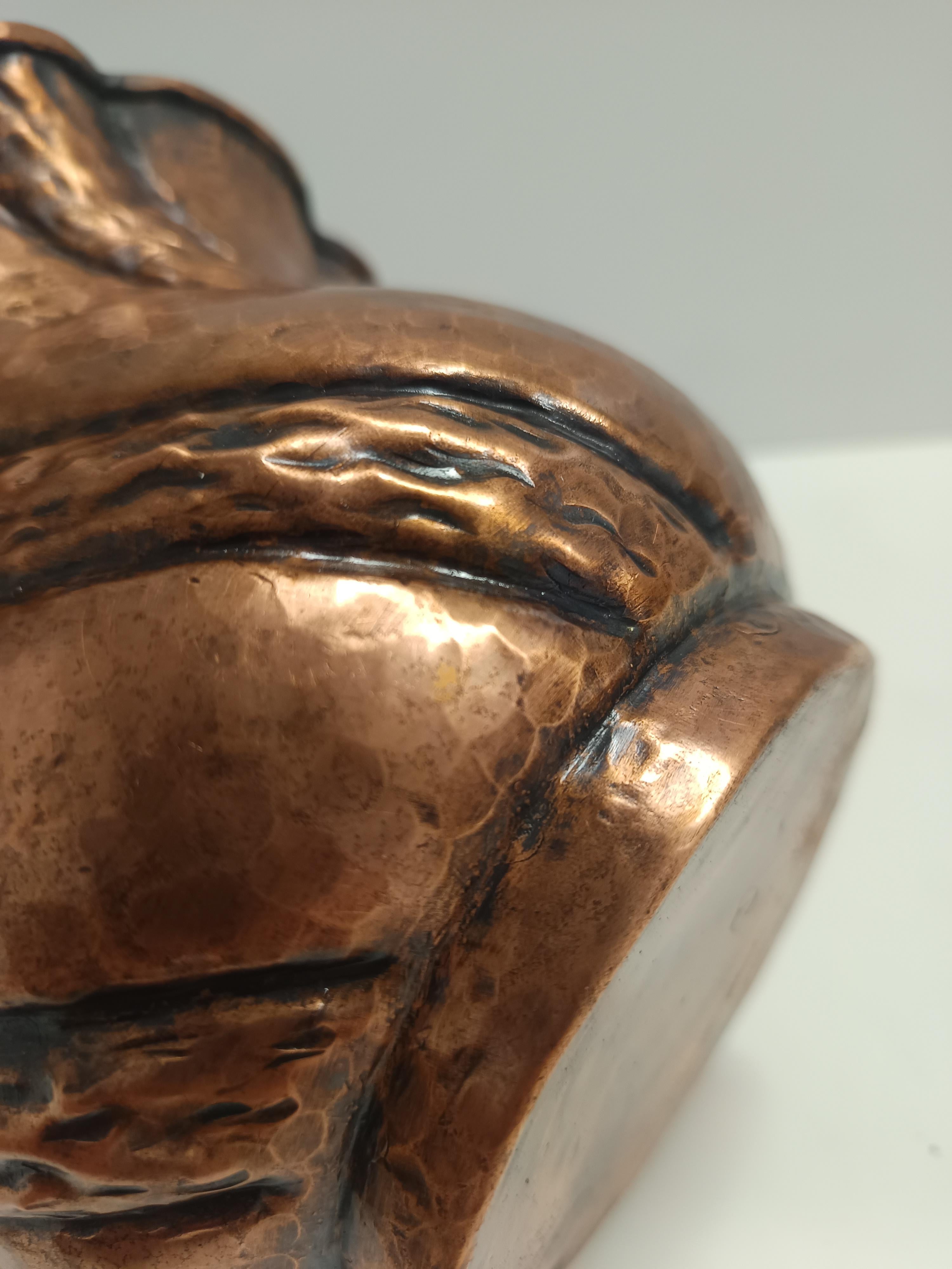 Runder Blumenkästen-/Vase aus geprägtem Kupfer mit Prägung, Egidio Casagrande, Italien im Angebot 2