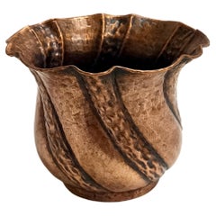 Runder Blumenkästen-/Vase aus geprägtem Kupfer mit Prägung, Egidio Casagrande, Italien