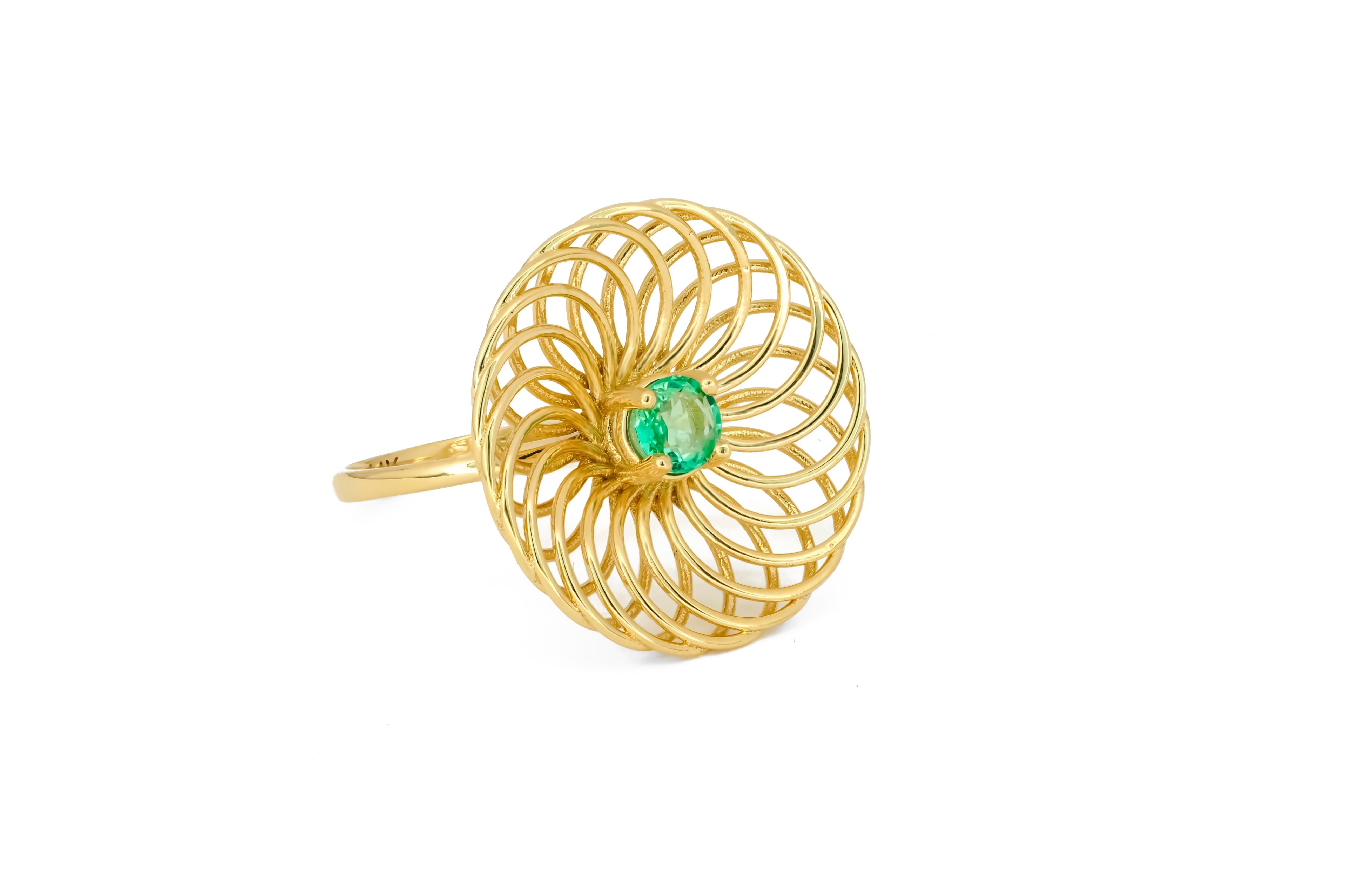 En vente :  Bague en or 14k avec émeraude ronde. Bague de fiançailles émeraude 7