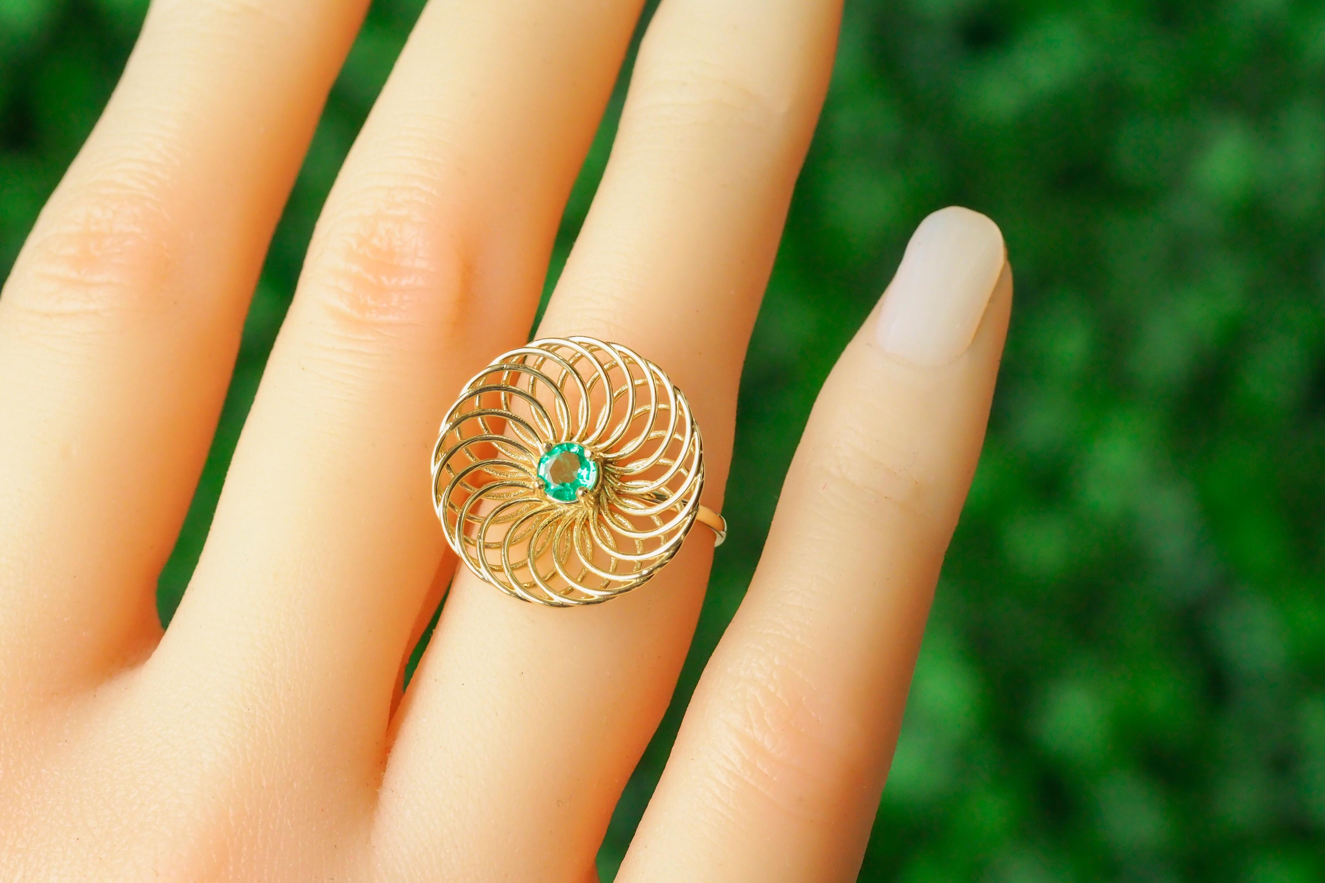 Modern Round emerald 14k gold ring.  For Sale