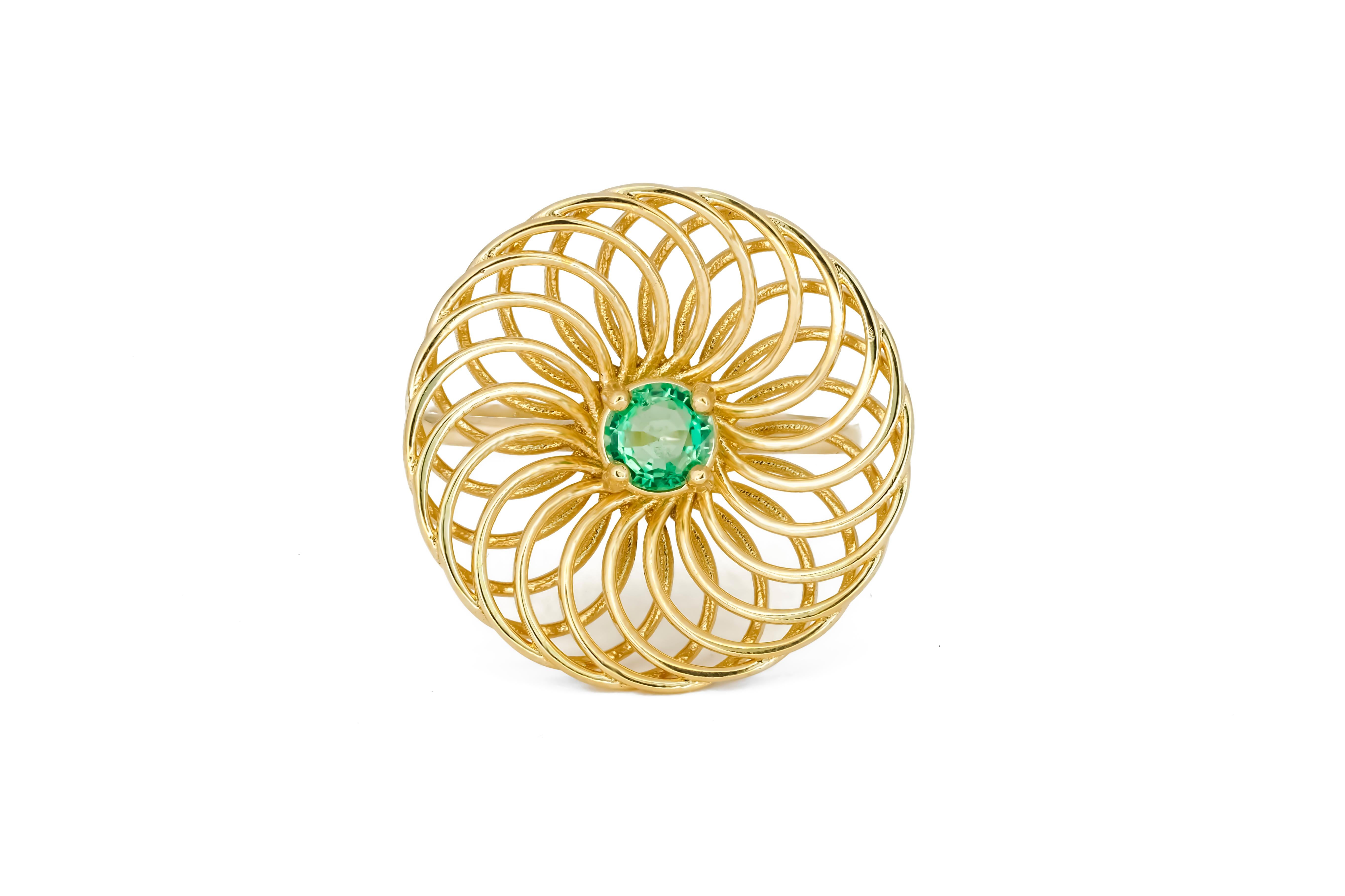 Round Cut Round emerald 14k gold ring.  For Sale