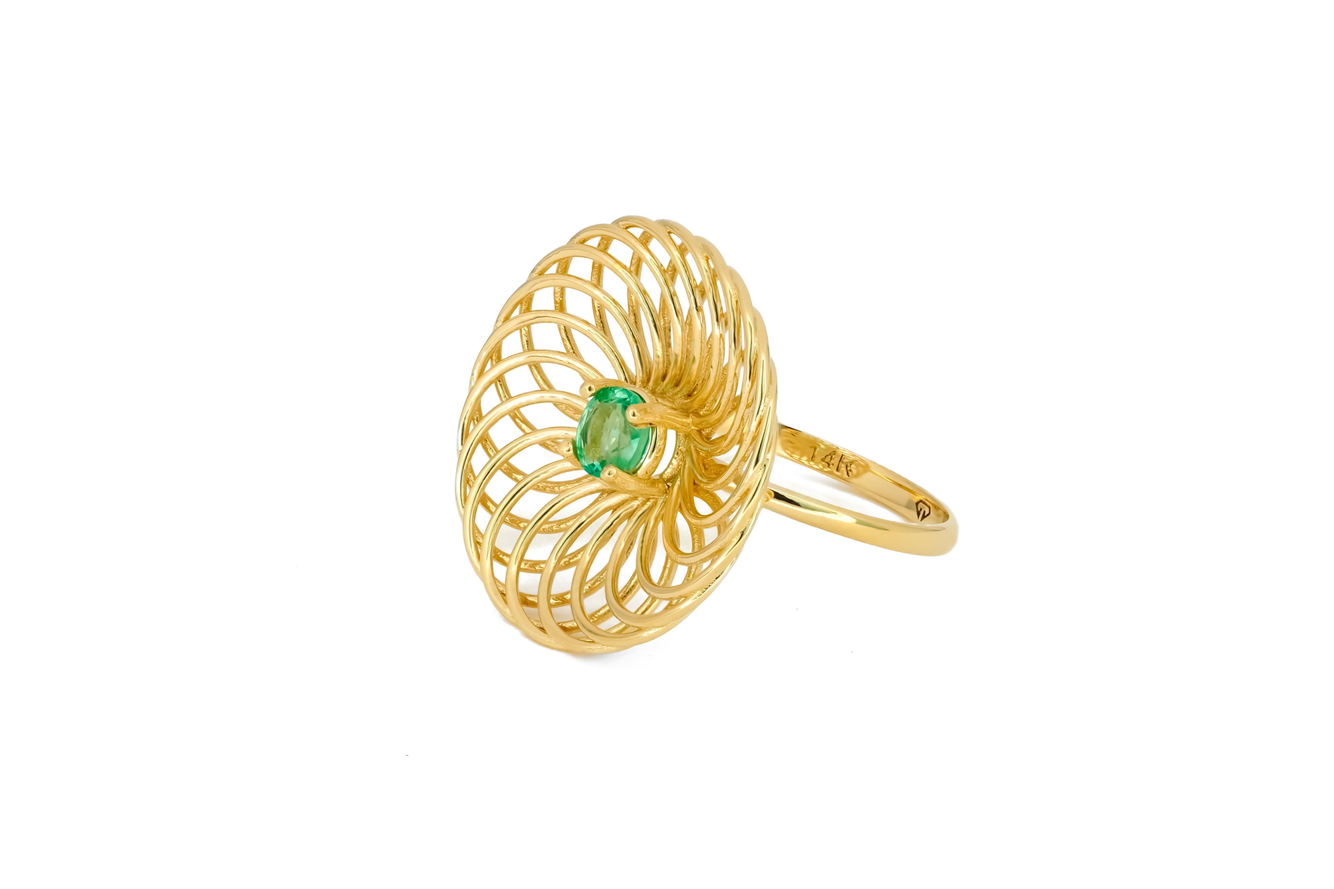 Round emerald 14k gold ring.  For Sale 1