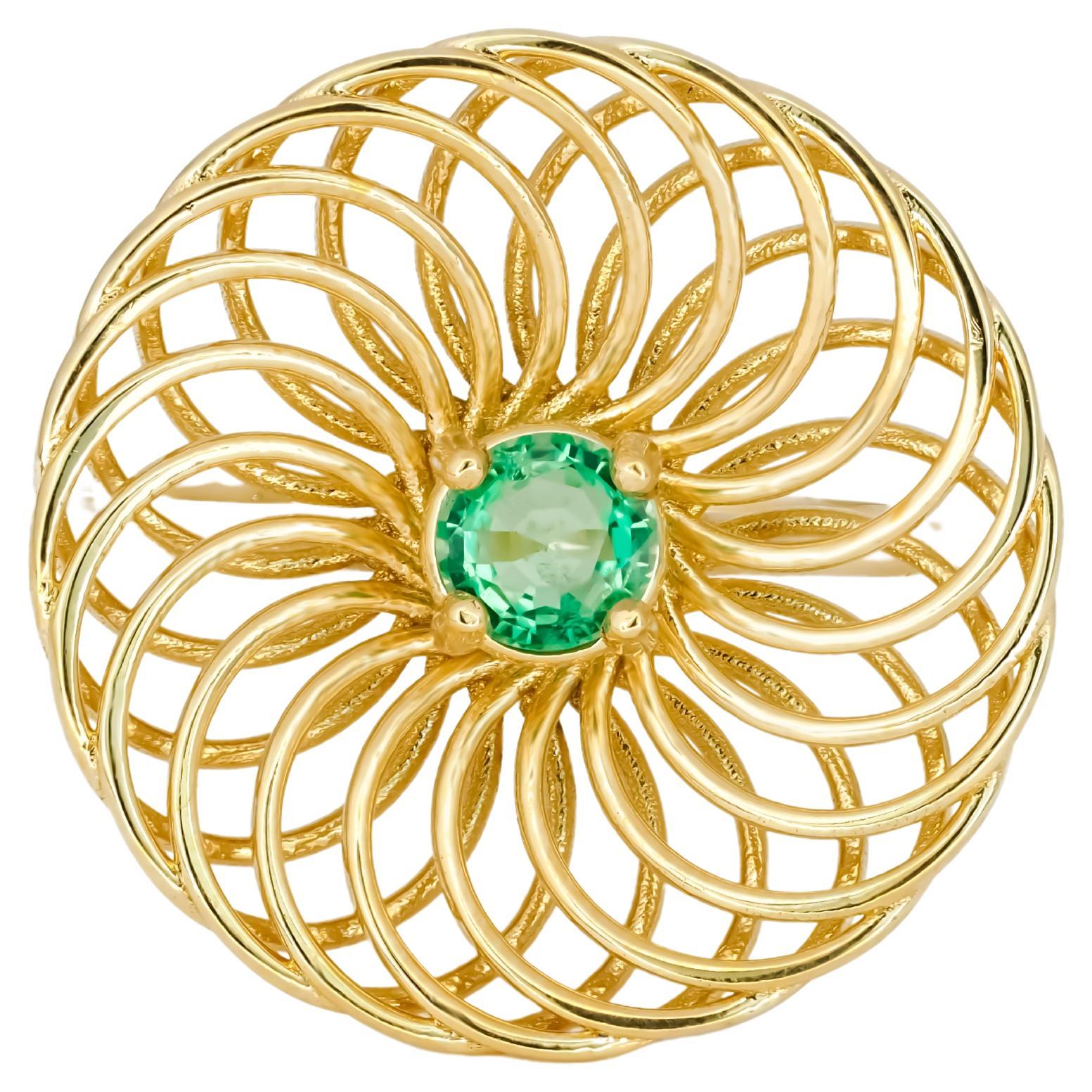 Round emerald 14k gold ring.  For Sale