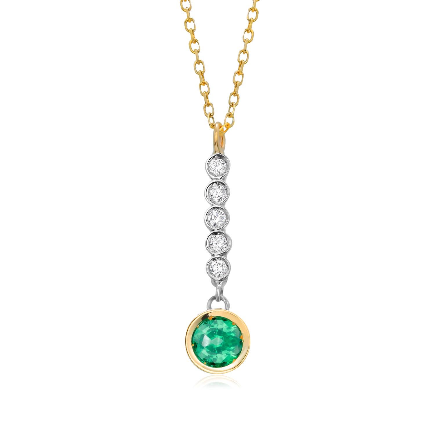 Round Emerald and Diamond Lariat Gold Trendy Layering Necklace Pendant In New Condition In New York, NY
