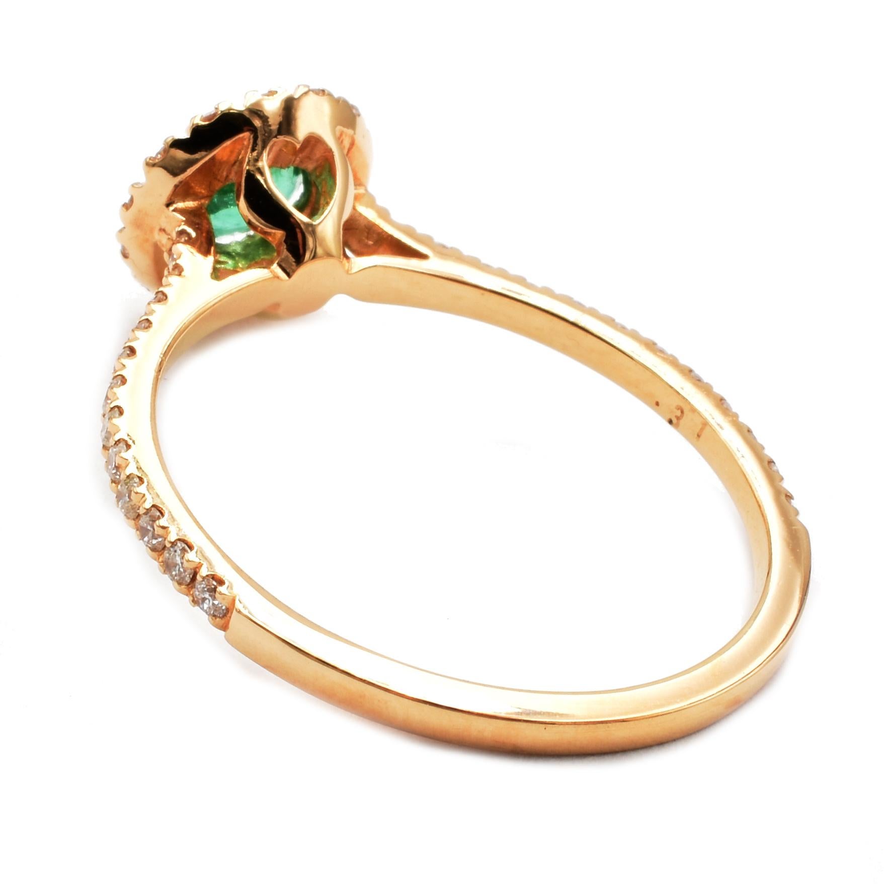 Runder Ring mit Smaragd und Diamanten aus Roségold, hergestellt in Italien im Zustand „Neu“ im Angebot in Valenza, AL