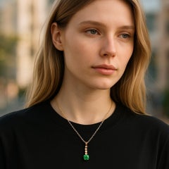 Lariat en or jaune 14 carats avec émeraudes rondes et diamants 0,55 carat  Collier Pendentif