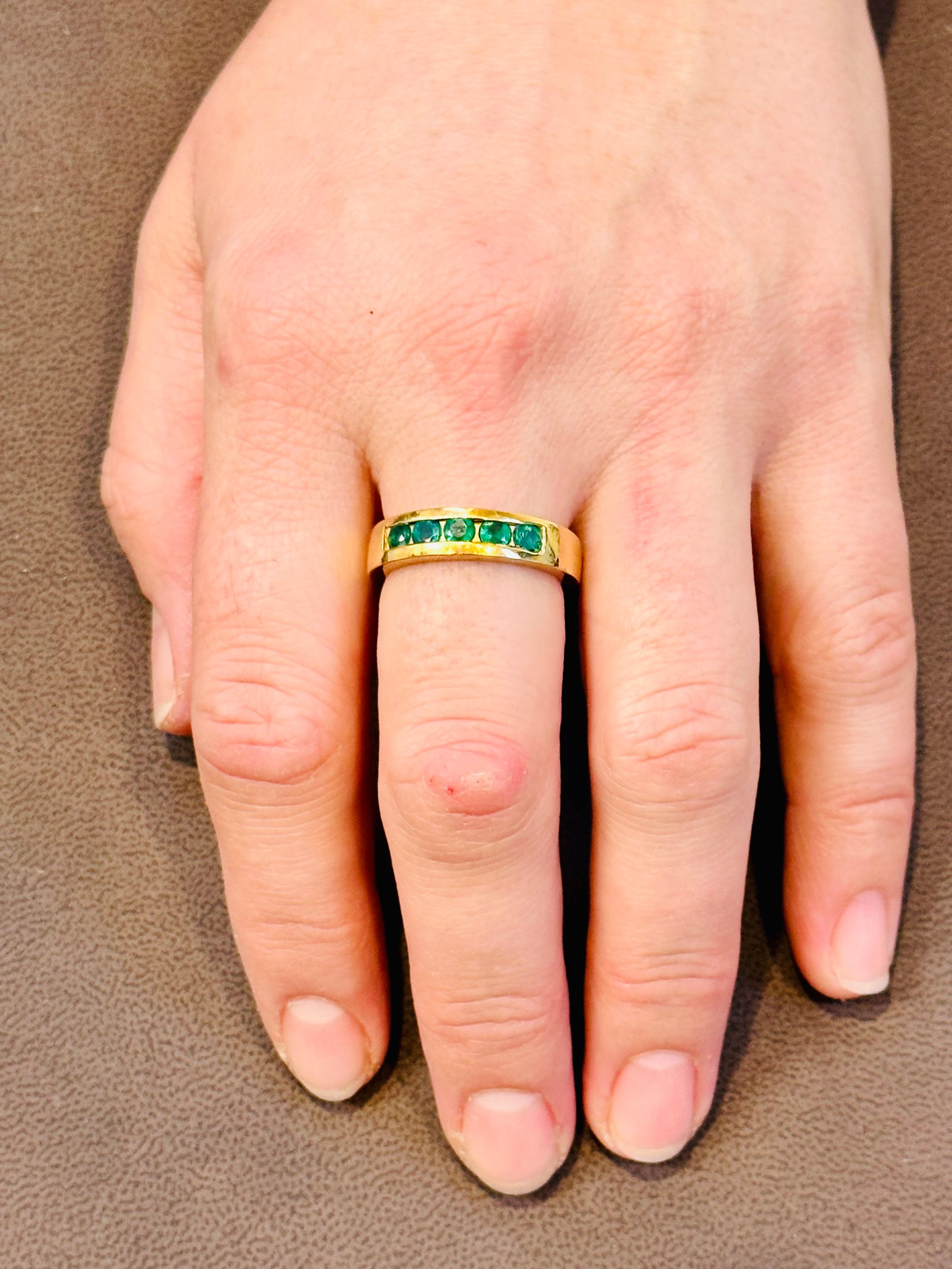 Runder Smaragd-Ehering mit fnf Steinen in Kanalfassung/Ring 18 Kt Gelbgold Unisex 6