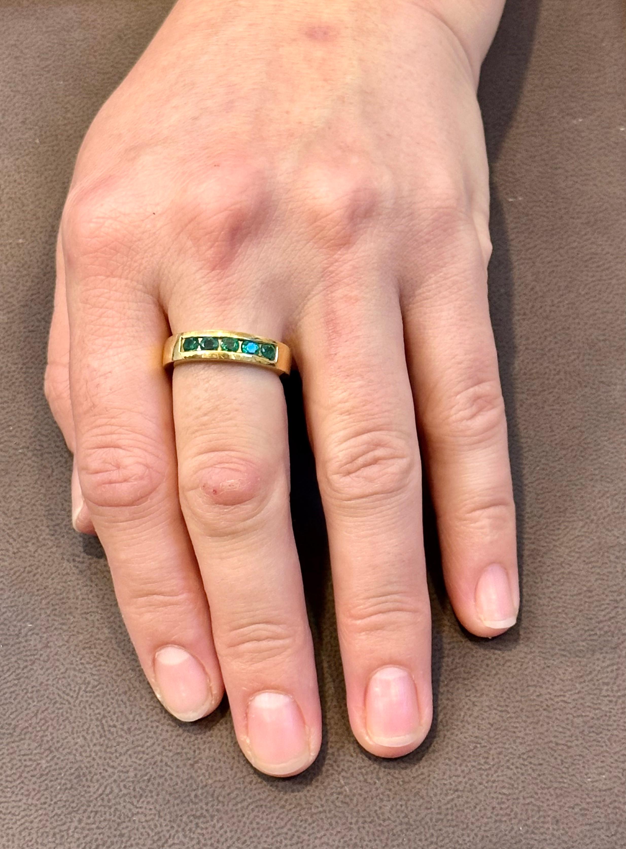Runder Smaragd-Ehering mit fnf Steinen in Kanalfassung/Ring 18 Kt Gelbgold Unisex 7