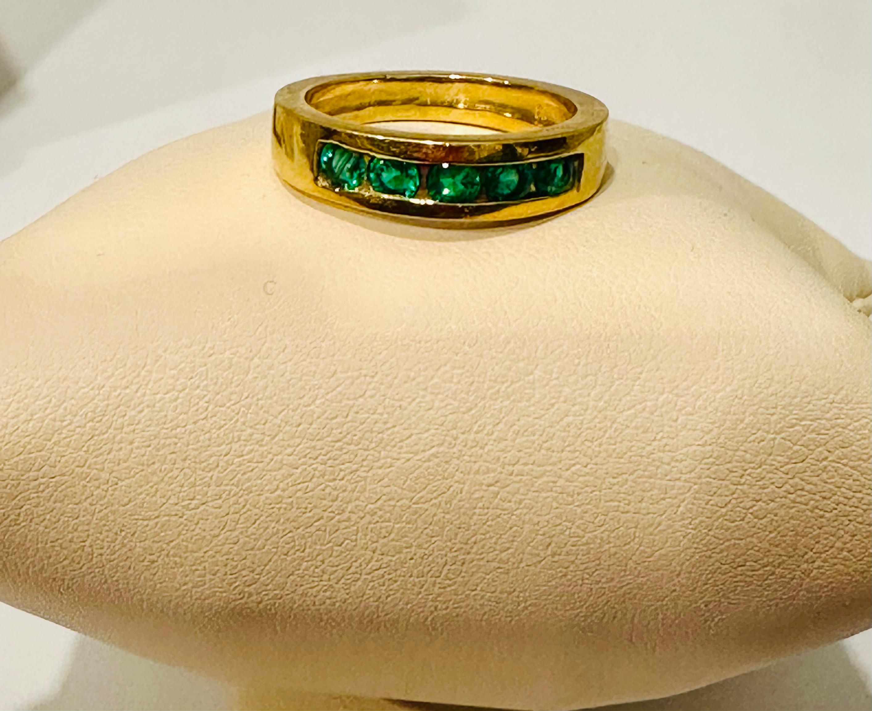 Runder Smaragd-Ehering mit fnf Steinen in Kanalfassung/Ring 18 Kt Gelbgold Unisex 1