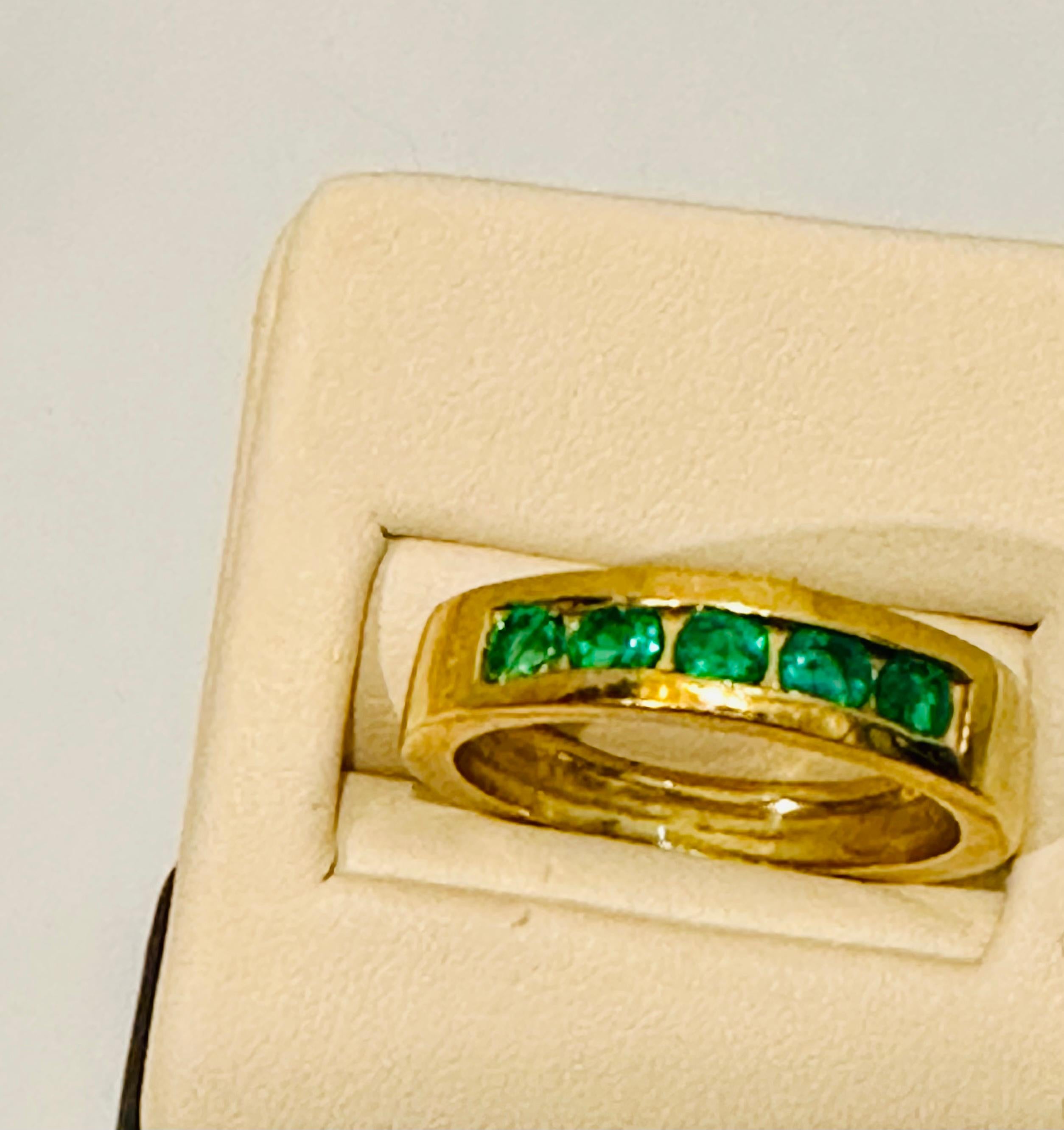 Runder Smaragd-Ehering mit fnf Steinen in Kanalfassung/Ring 18 Kt Gelbgold Unisex 2
