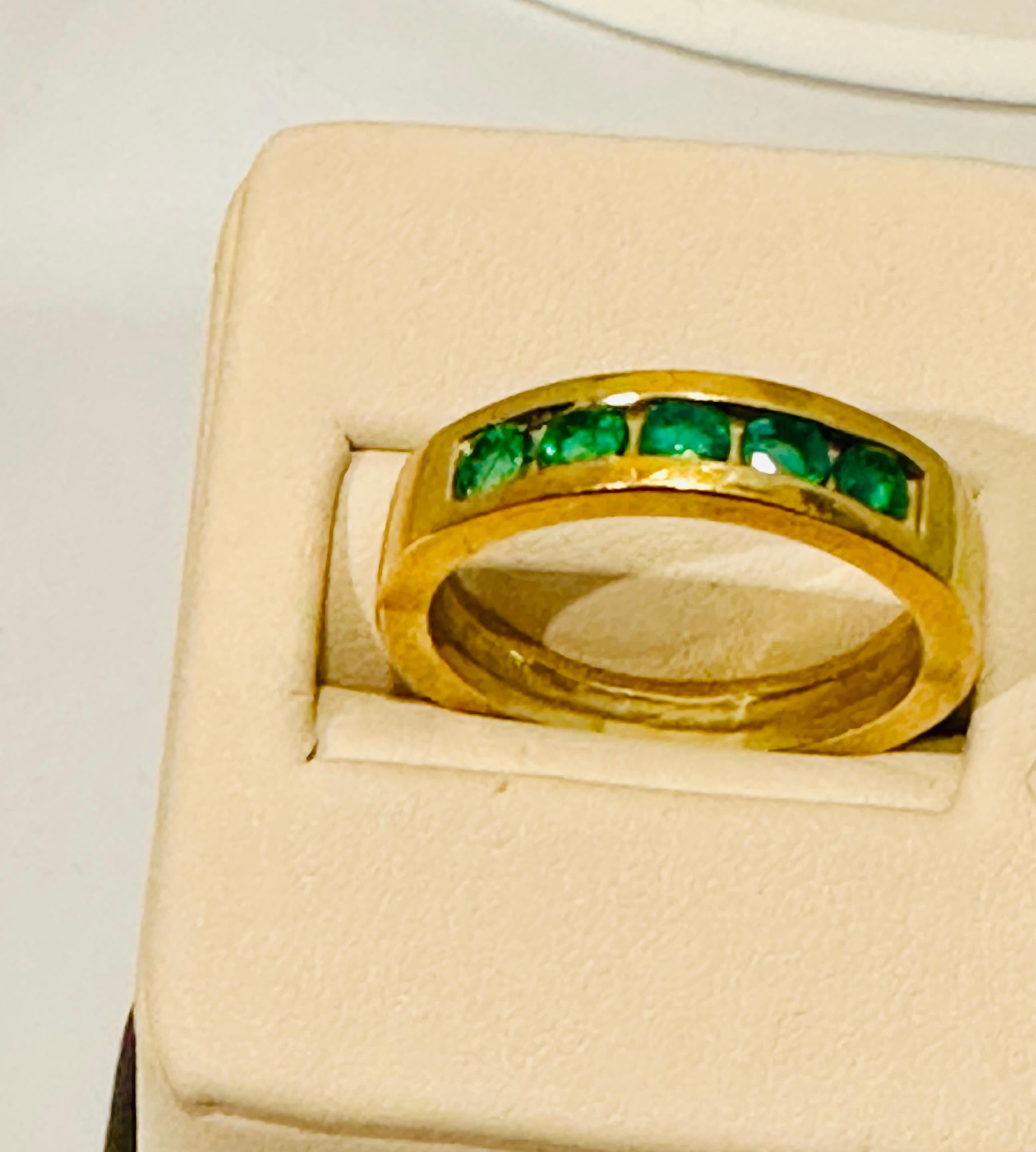 Runder Smaragd-Ehering mit fnf Steinen in Kanalfassung/Ring 18 Kt Gelbgold Unisex 3