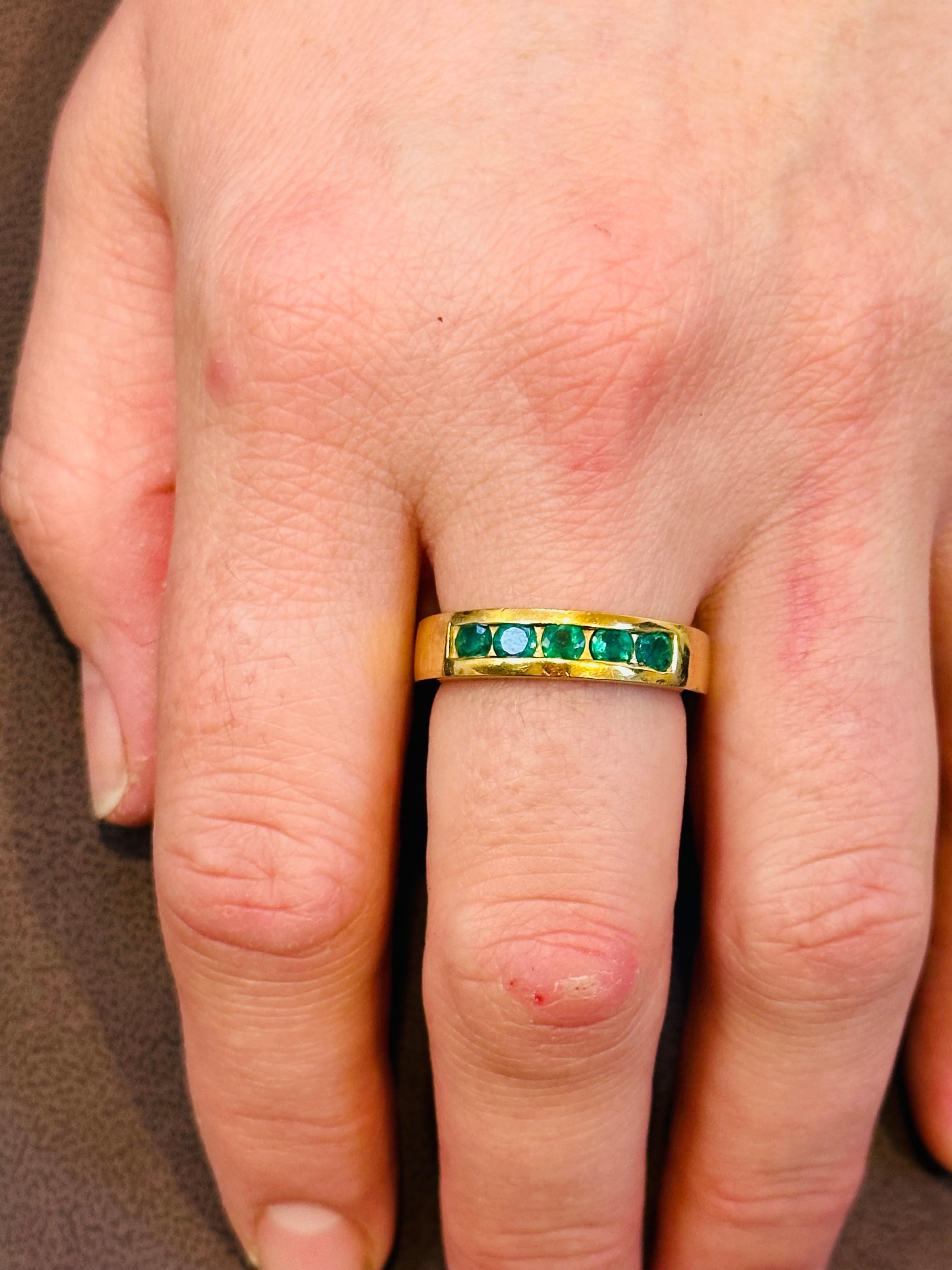 Runder Smaragd-Ehering mit fnf Steinen in Kanalfassung/Ring 18 Kt Gelbgold Unisex 4