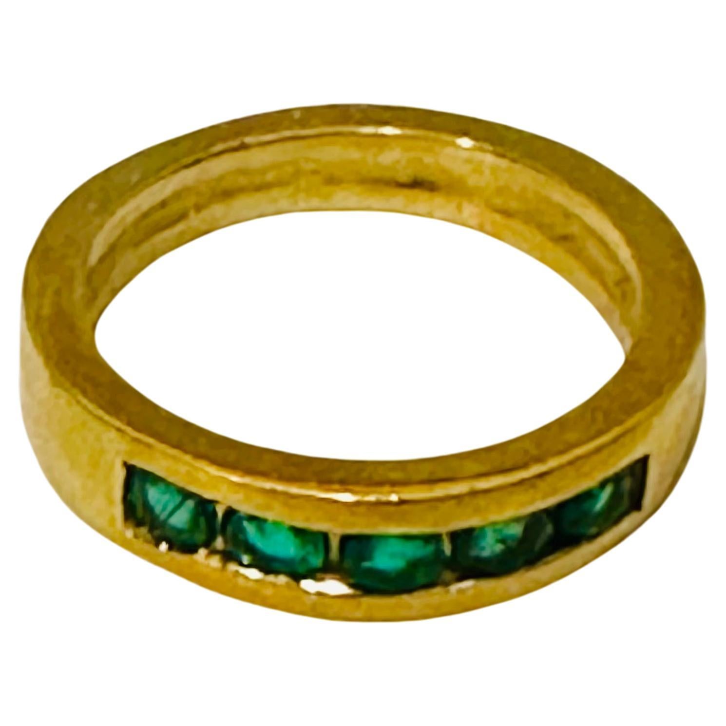 Runder Smaragd Fünf Stein Kanal-Set Hochzeit Band/Ring 18 Karat Gelbgold Unisex Ring
Natürliche sambische Smaragde von sehr feiner Qualität und sehr solide machen der Ring wiegt 8,64 gm
  Es gibt 5 Runden  Form von Smaragdsteinen ohne  Diamanten